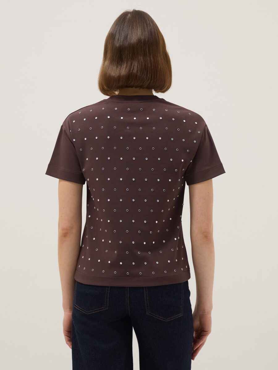 Brown stretch cotton T-shirt with studs, regular fit_3