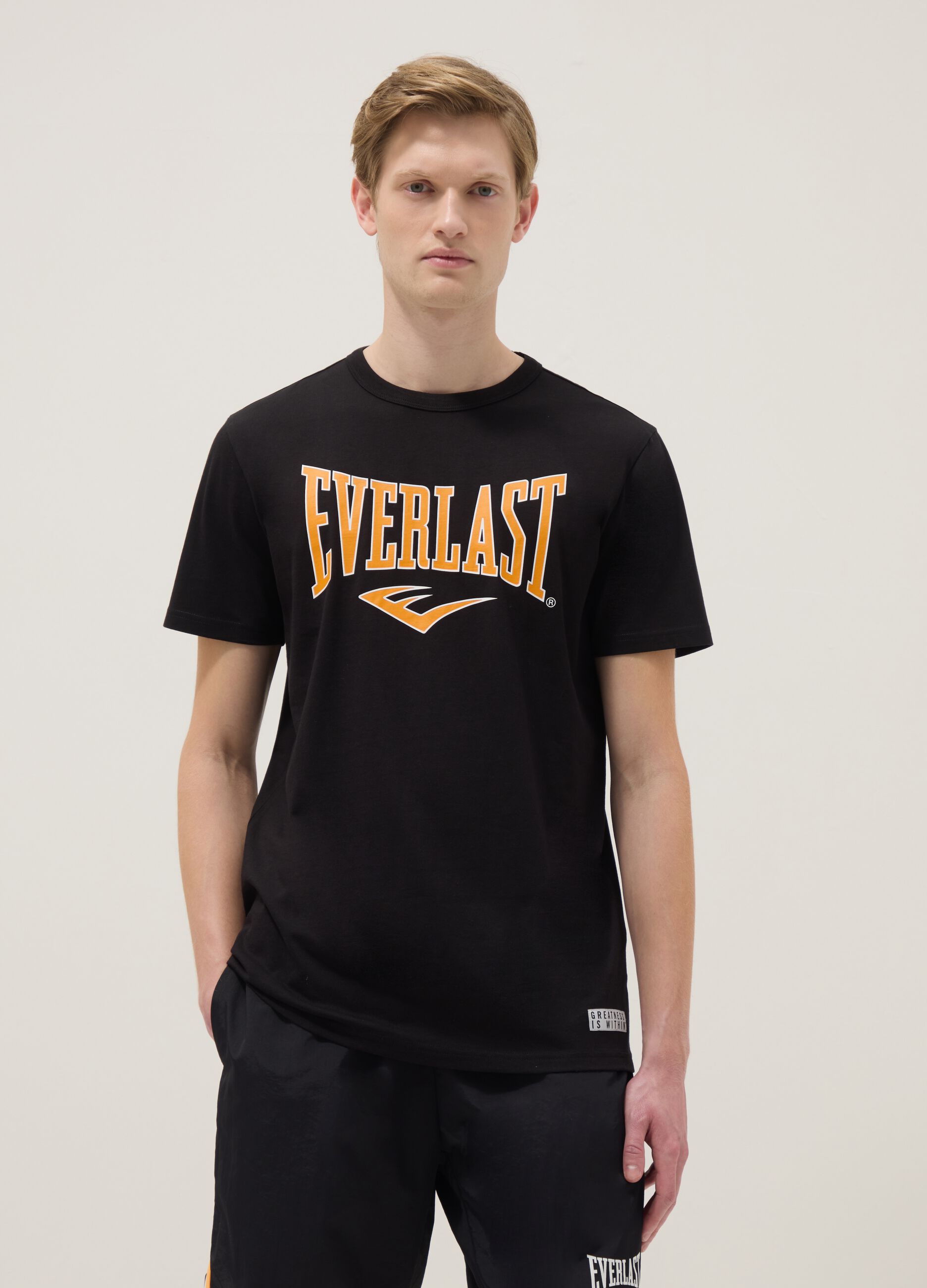 Black pure cotton regular fit T-shirt with Everlast logo