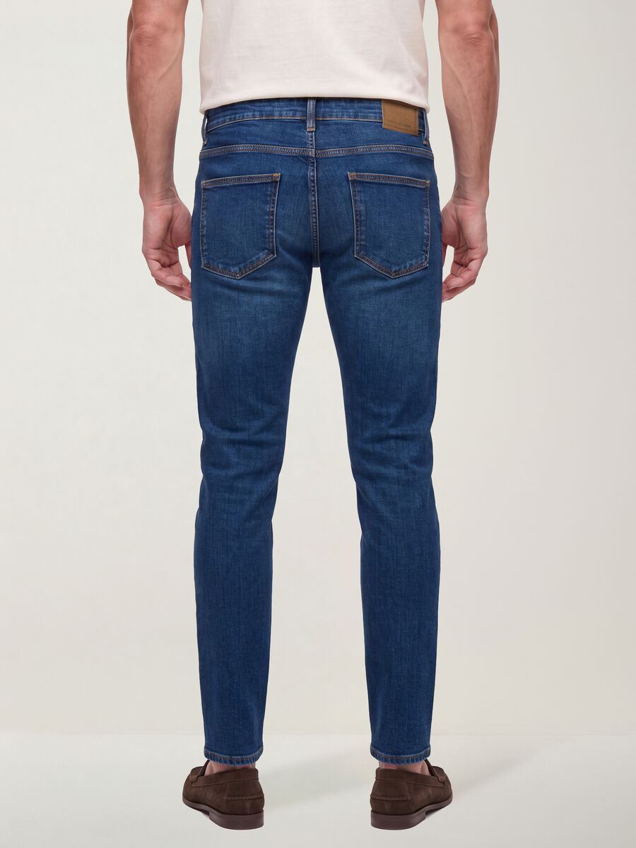 Blaue Slim-Fit-Jeans aus Stretch-Baumwolle_2