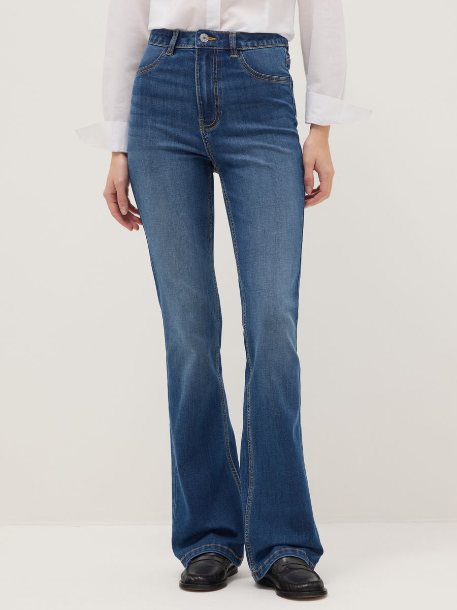 Vaqueros azul en mezcla de algod&oacute;n estilo flare_1