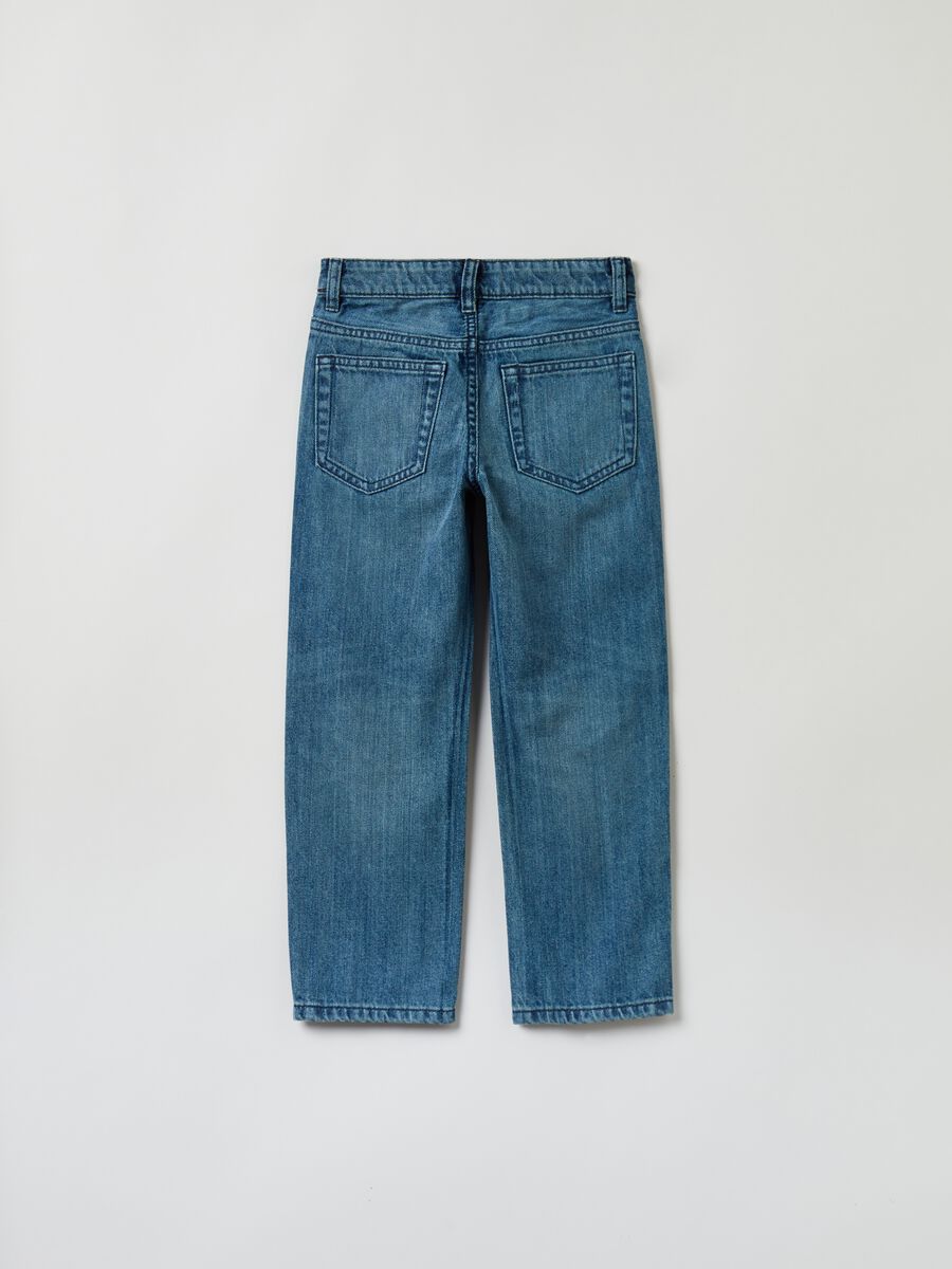 Five-pocket jeans with patch and print_4