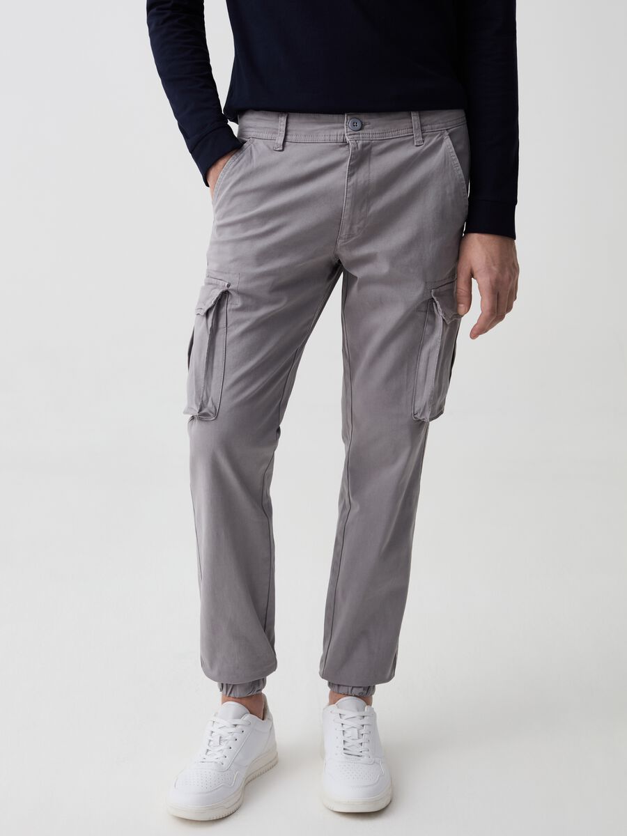 Slim-fit cuff-hem cargo trousers_2