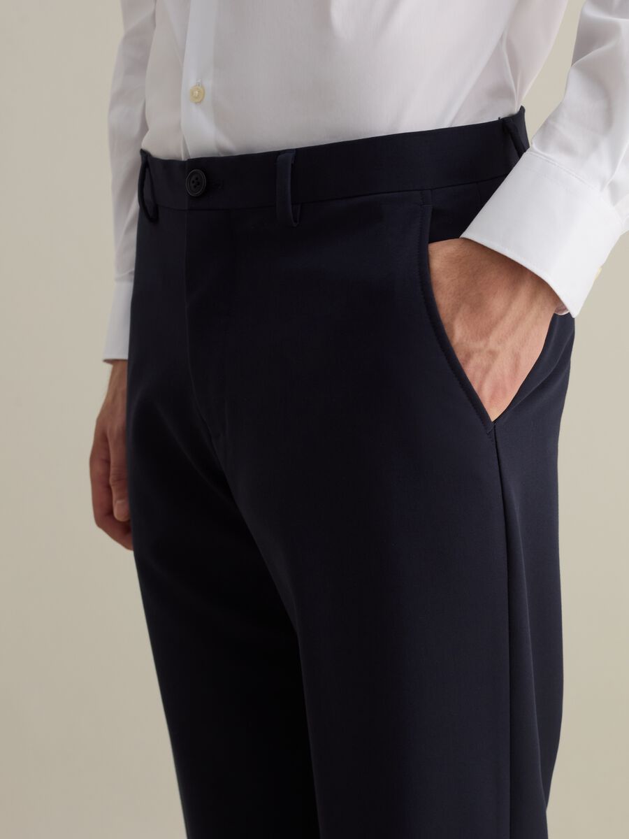 Chino trousers in stretch viscose_5