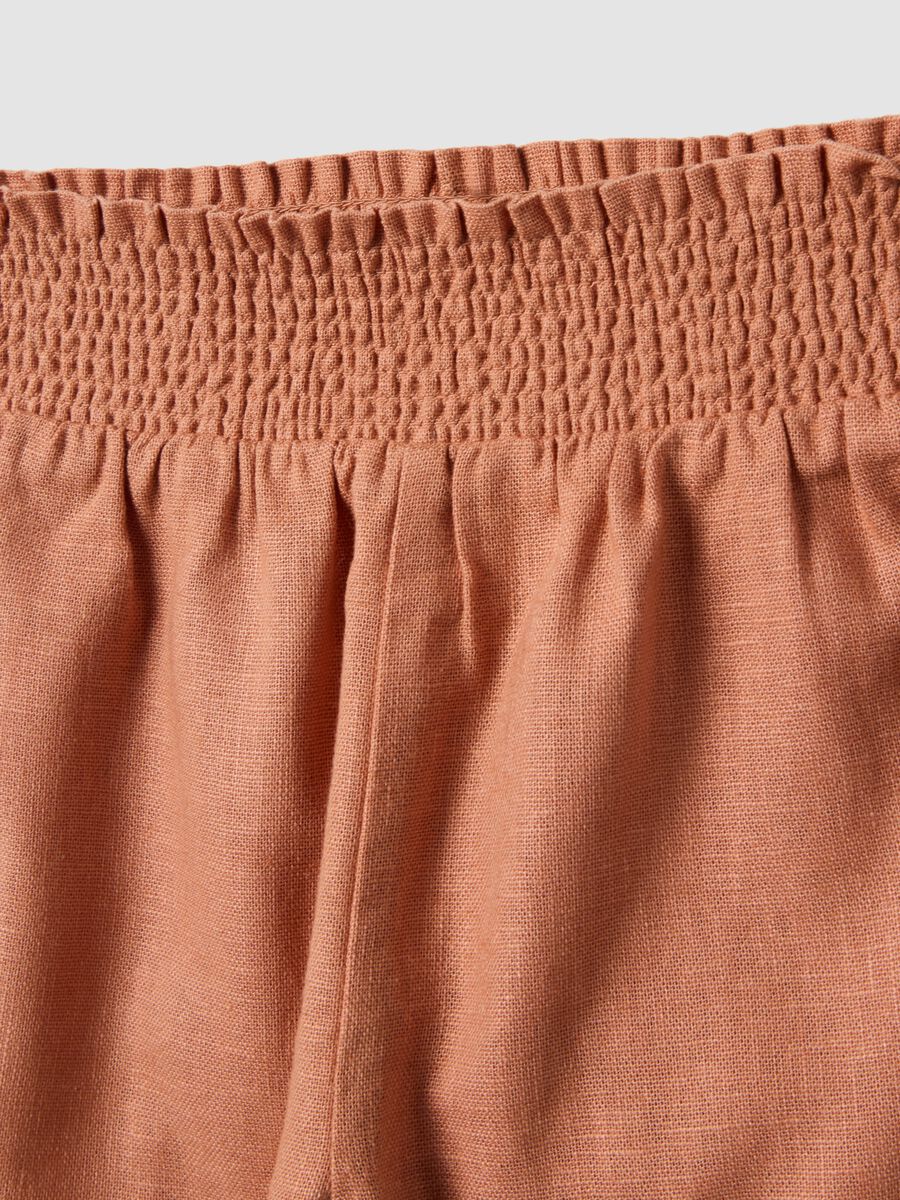 White pure cotton set with embroidered Winnie the Pooh blouse and shorts_3