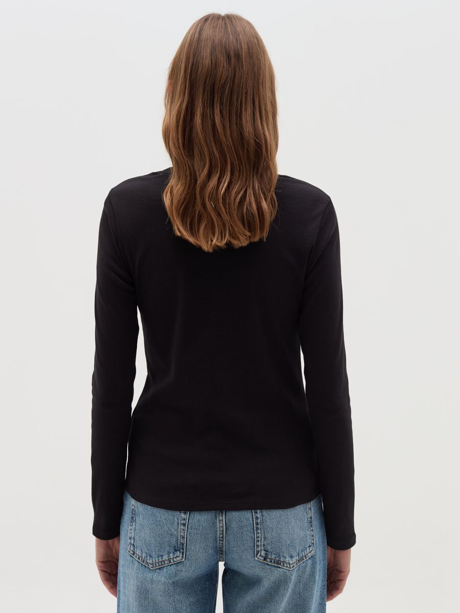 Long-sleeved T-shirt with granddad neckline_3