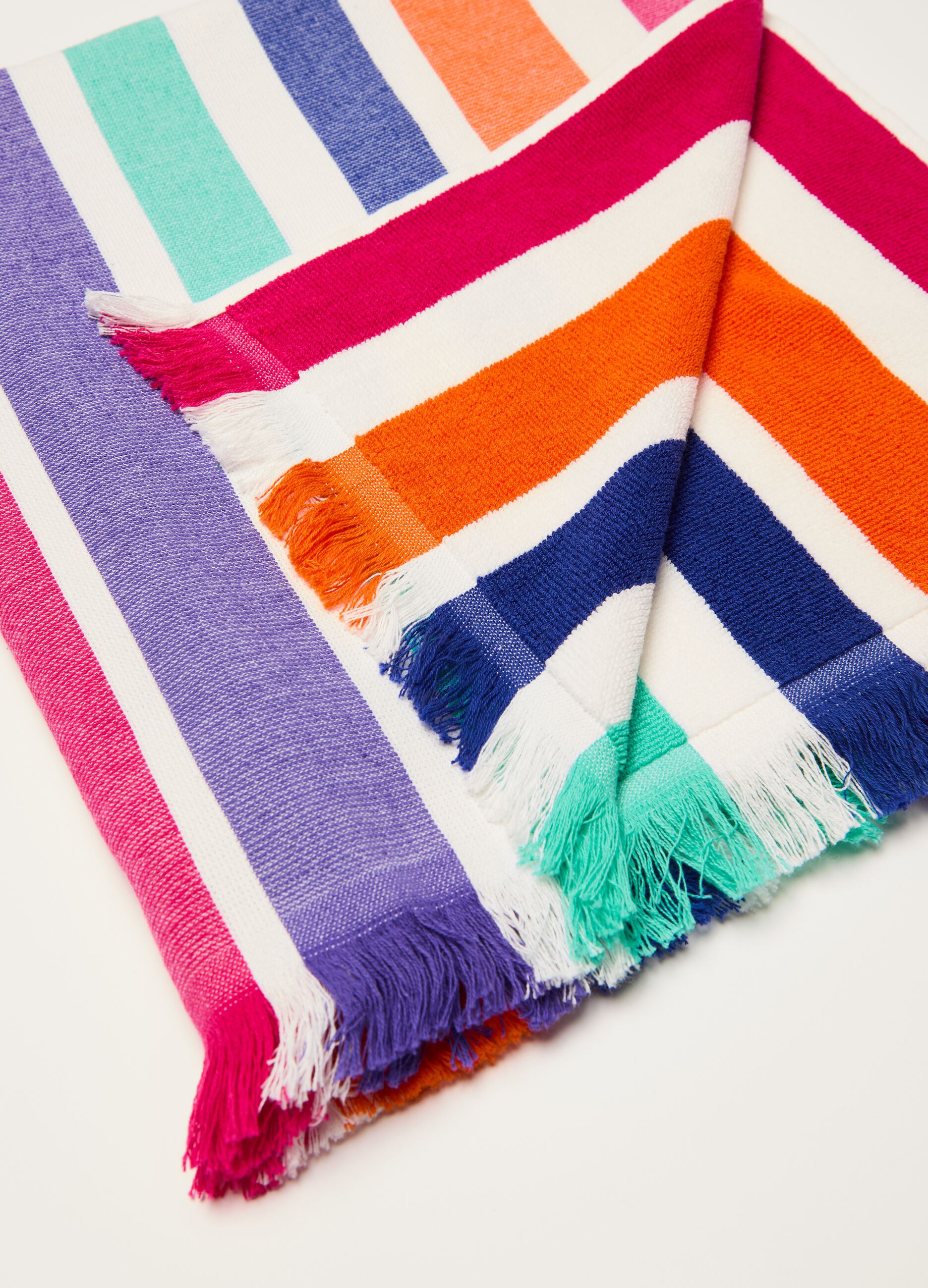 Beach towel with vertical stripes