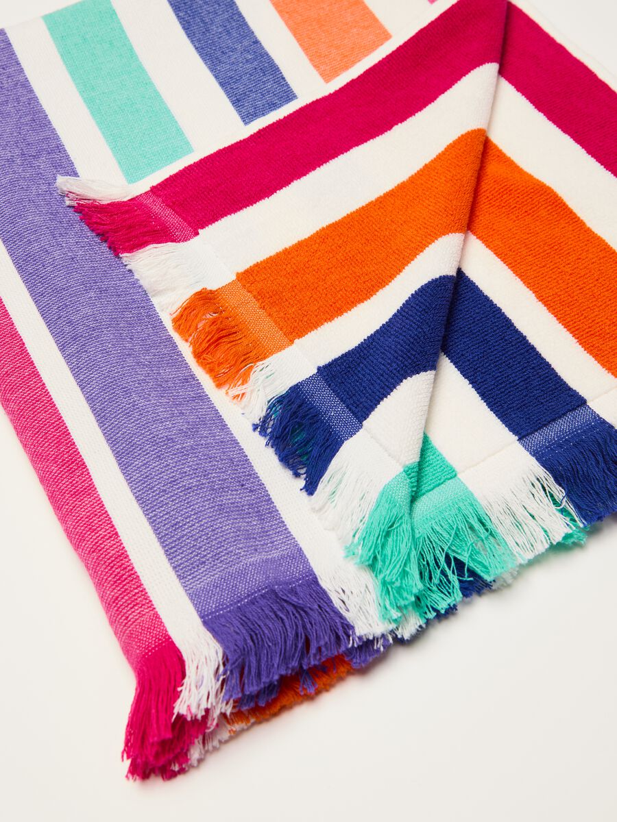 Beach towel with vertical stripes_1