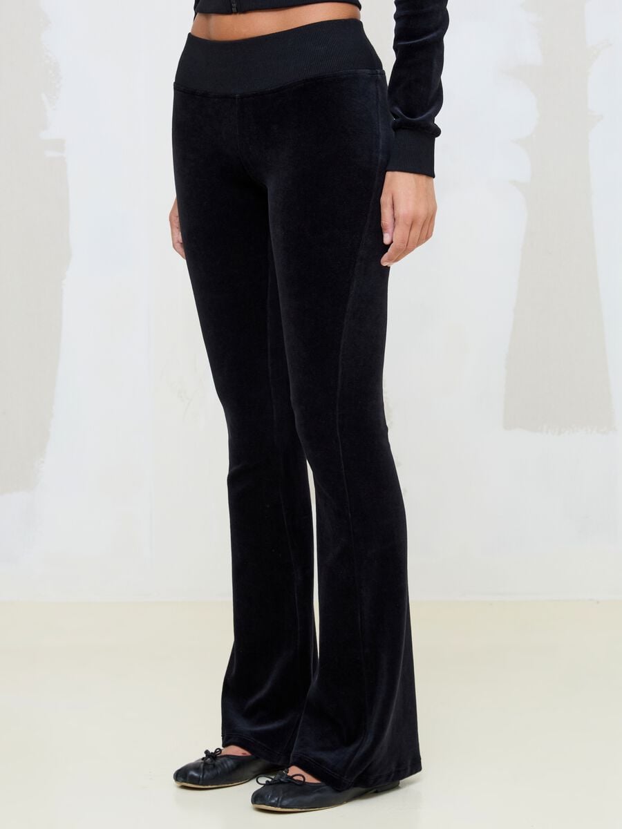 Pantal&oacute;n acampanado de velour negro_2