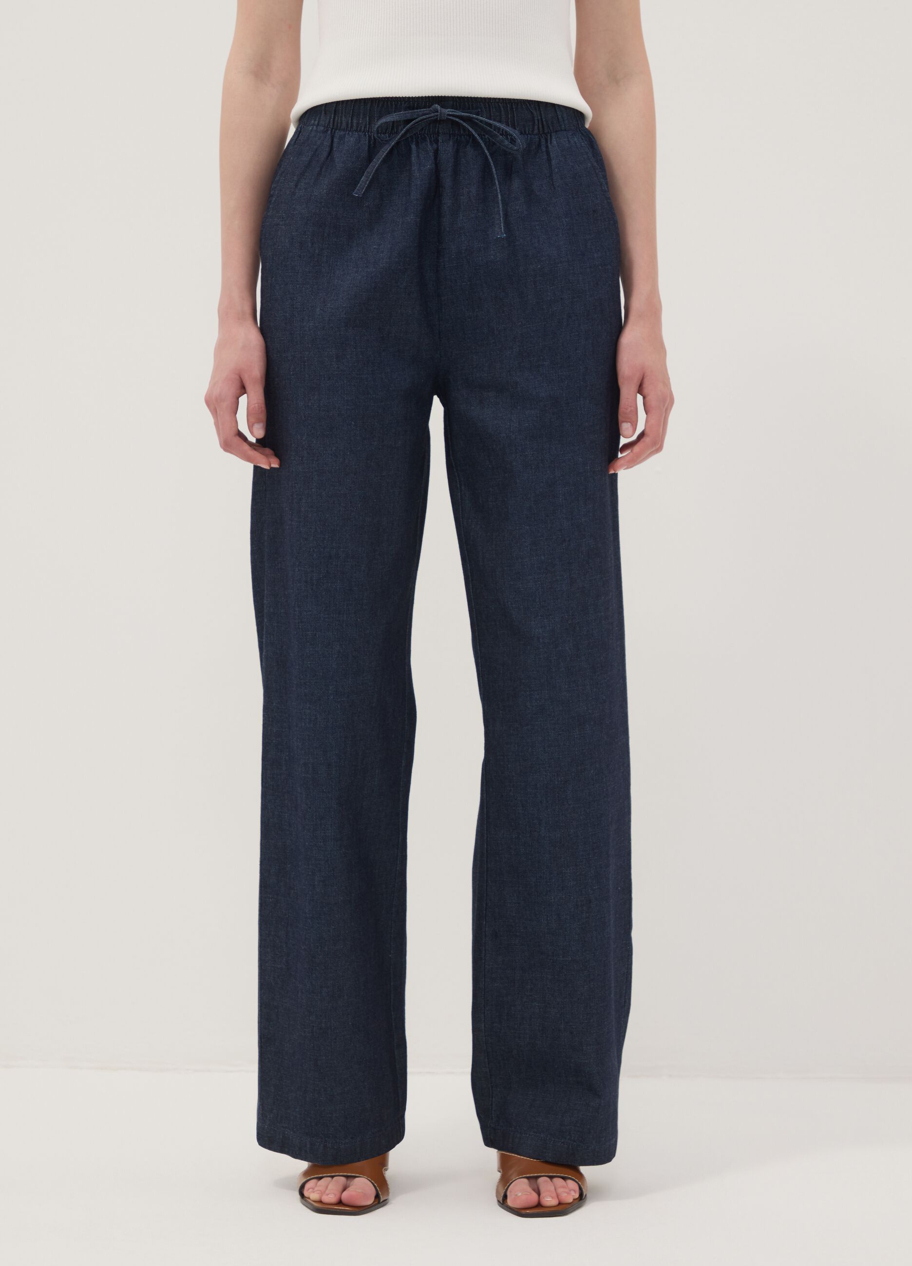 Pantaloni denim blu in puro cotone wide leg con coulisse