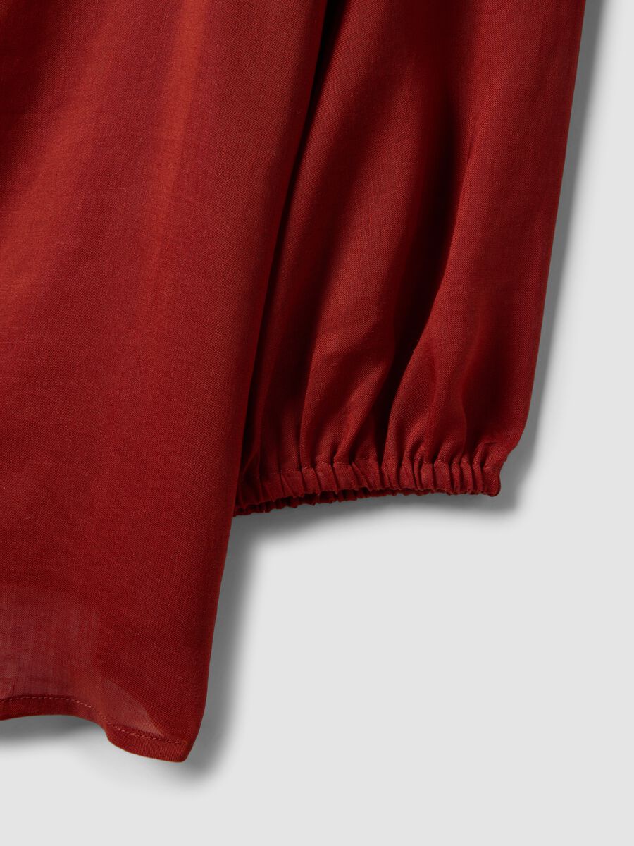 Camisa vermelha em mistura de rami e lyocell com decote em V, corte regular_5