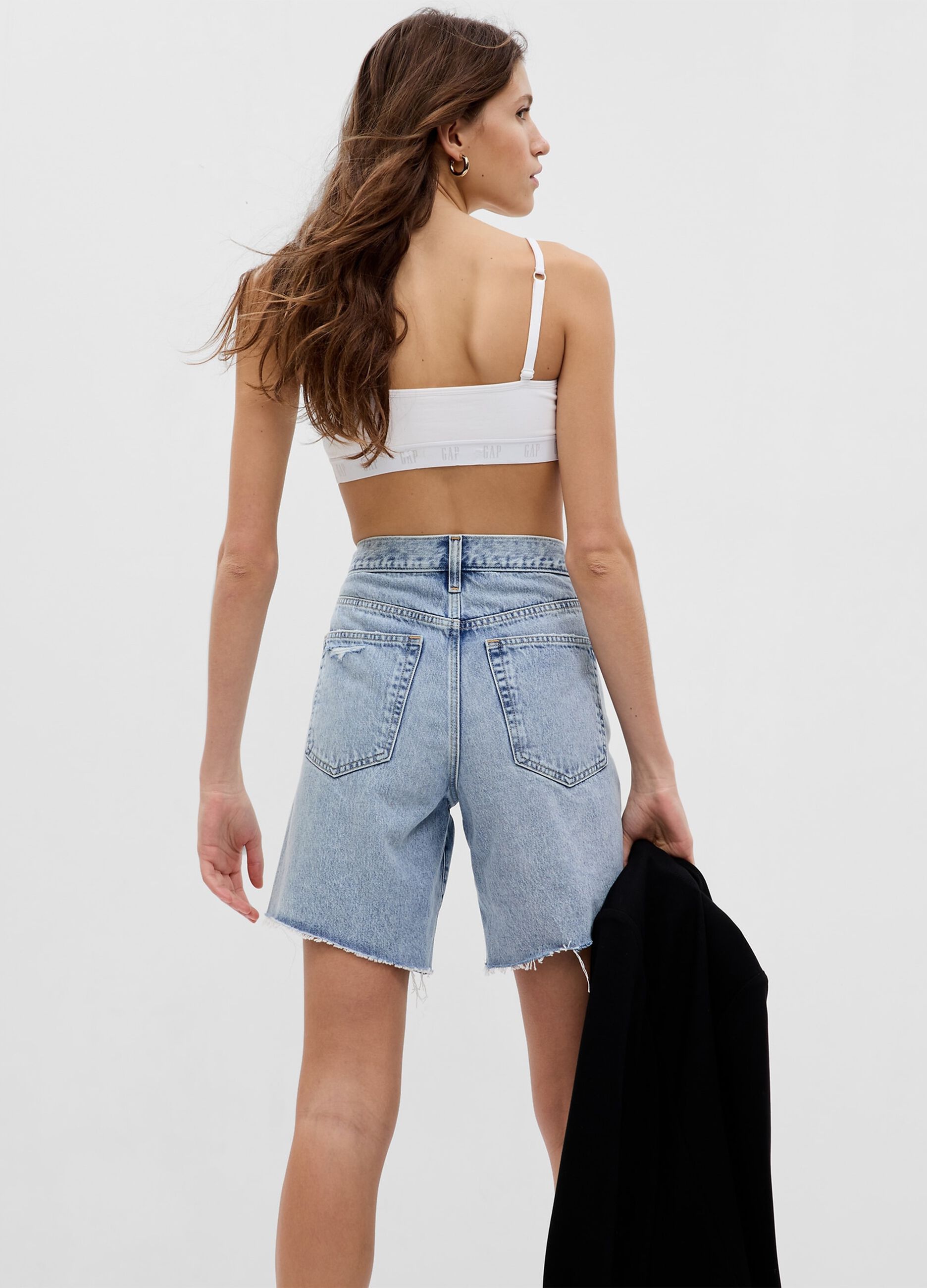 Loose-fit Bermuda shorts in denim shorts with abrasions