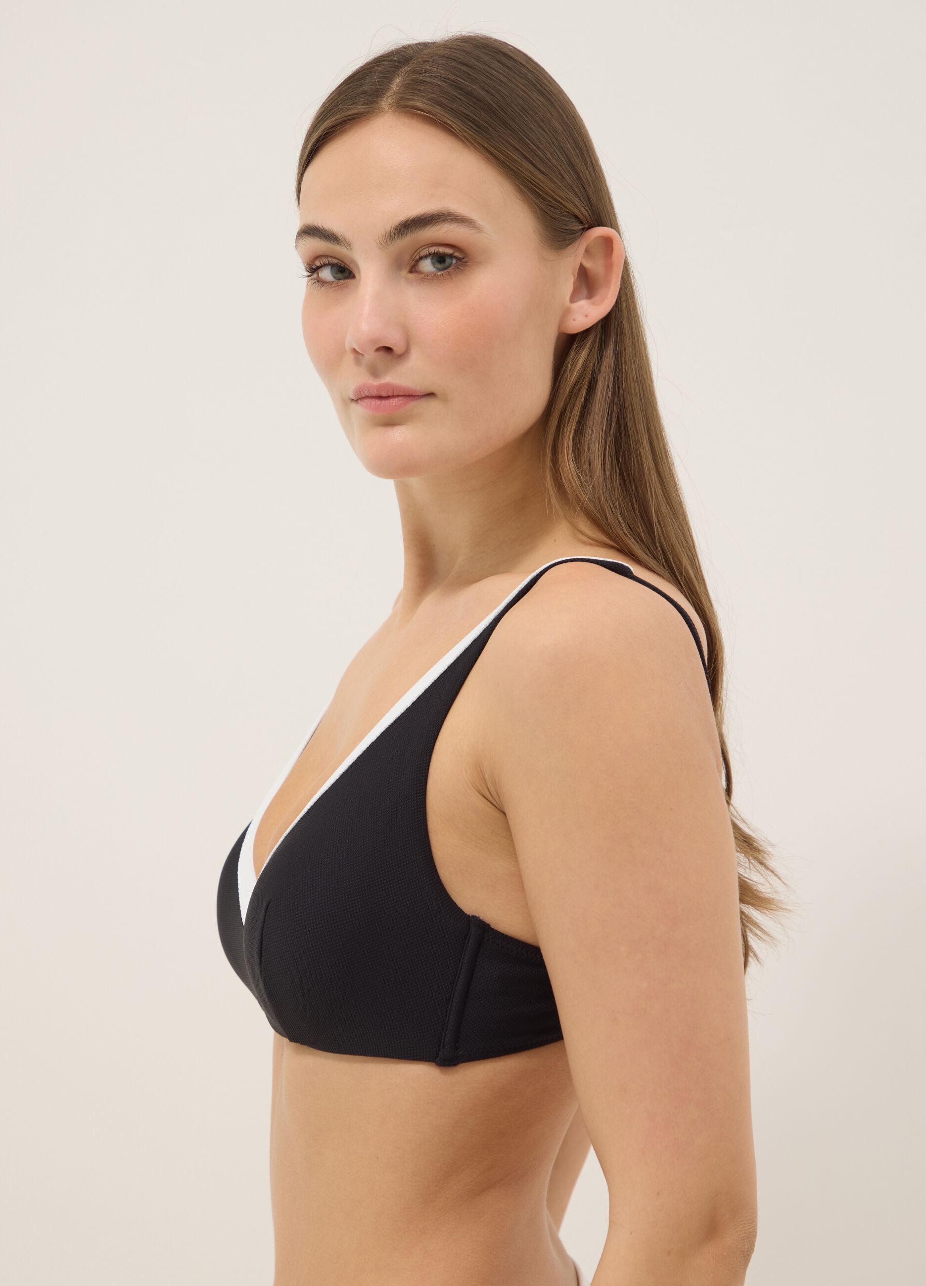 &Mu;&alpha;ύ&rho;&omicron; &kappa;&alpha;&iota; &lambda;&epsilon;&upsilon;&kappa;ό bikini top &alpha;&pi;ό &epsilon;&lambda;&alpha;&sigma;&tau;&iota;&kappa;ό ύ&phi;&alpha;&sigma;&mu;&alpha; &mu;&epsilon; &nu;&tau;&epsilon;&kappa;&omicron;&lambda;&tau;έ V