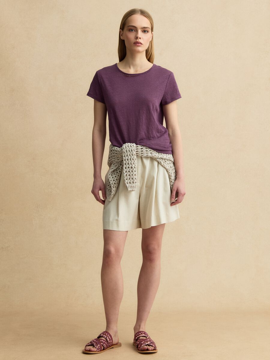 Camiseta morada de manga corta en lino puro, corte regular_2