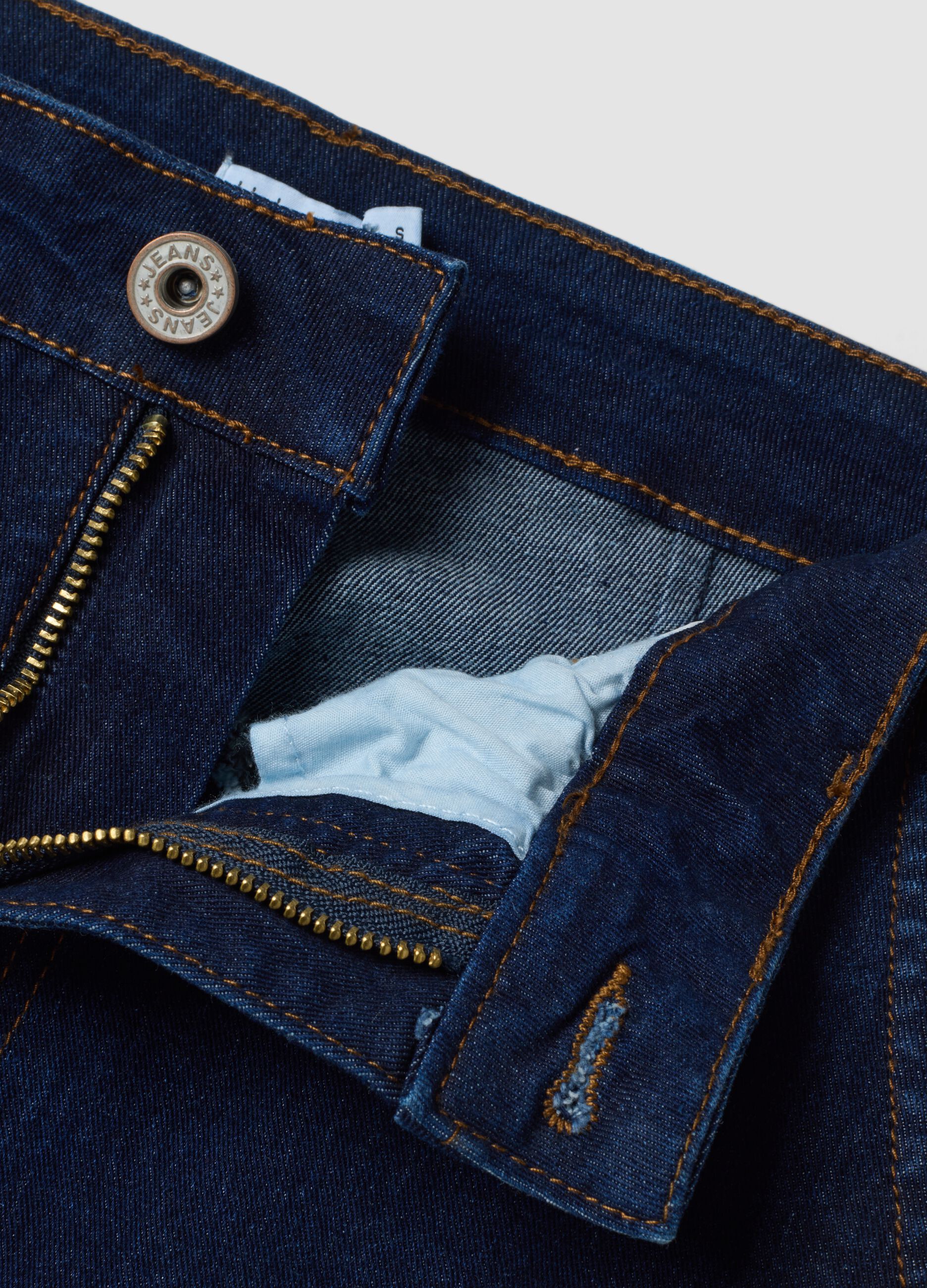 Regular-Fit Denim-Hose aus elastischer Baumwolle