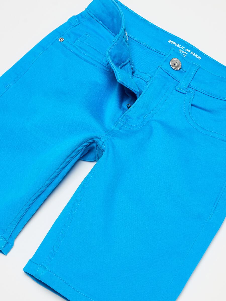 Denim Bermuda shorts with five pockets_2