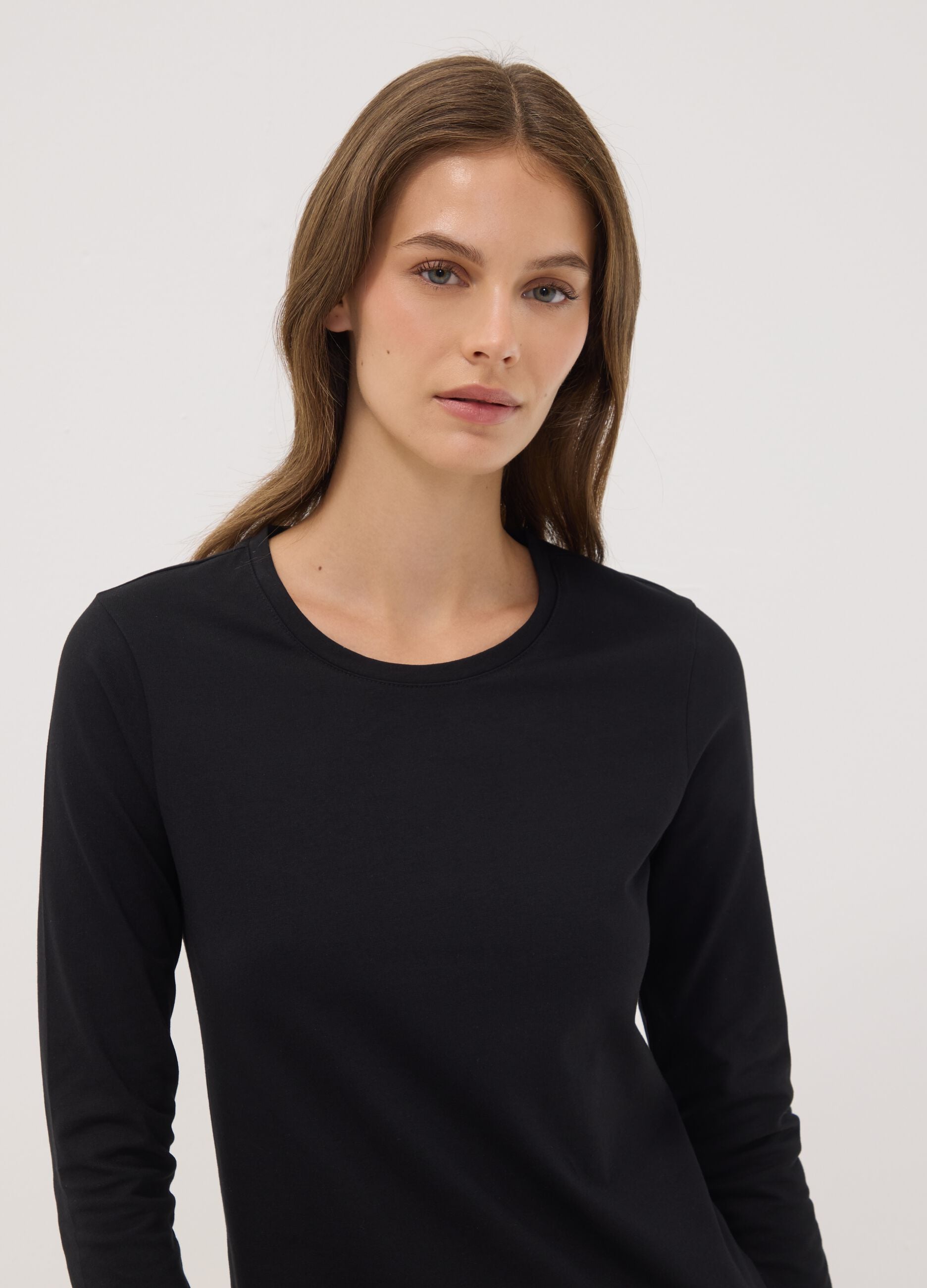 Schwarzes Shirt aus Bio-Stretch-Baumwolle mit Rundhalsausschnitt