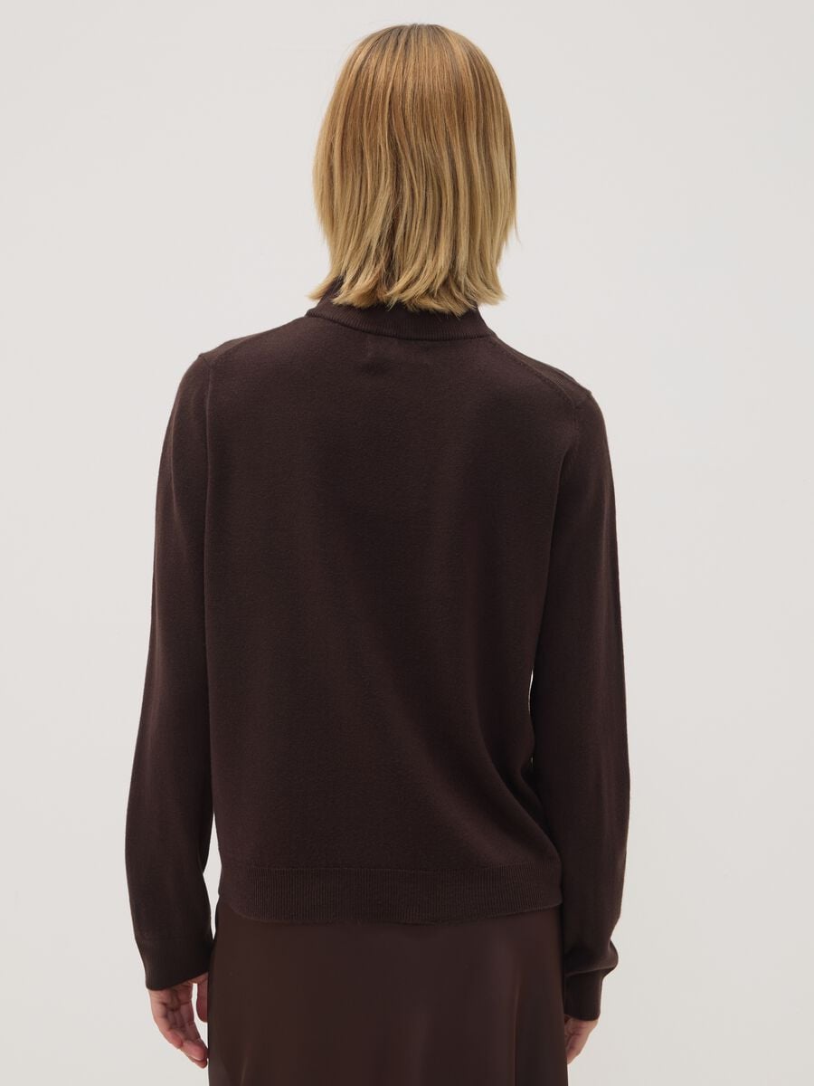 Braunes Longsleeve mit Stehkragen, Regular Fit_3