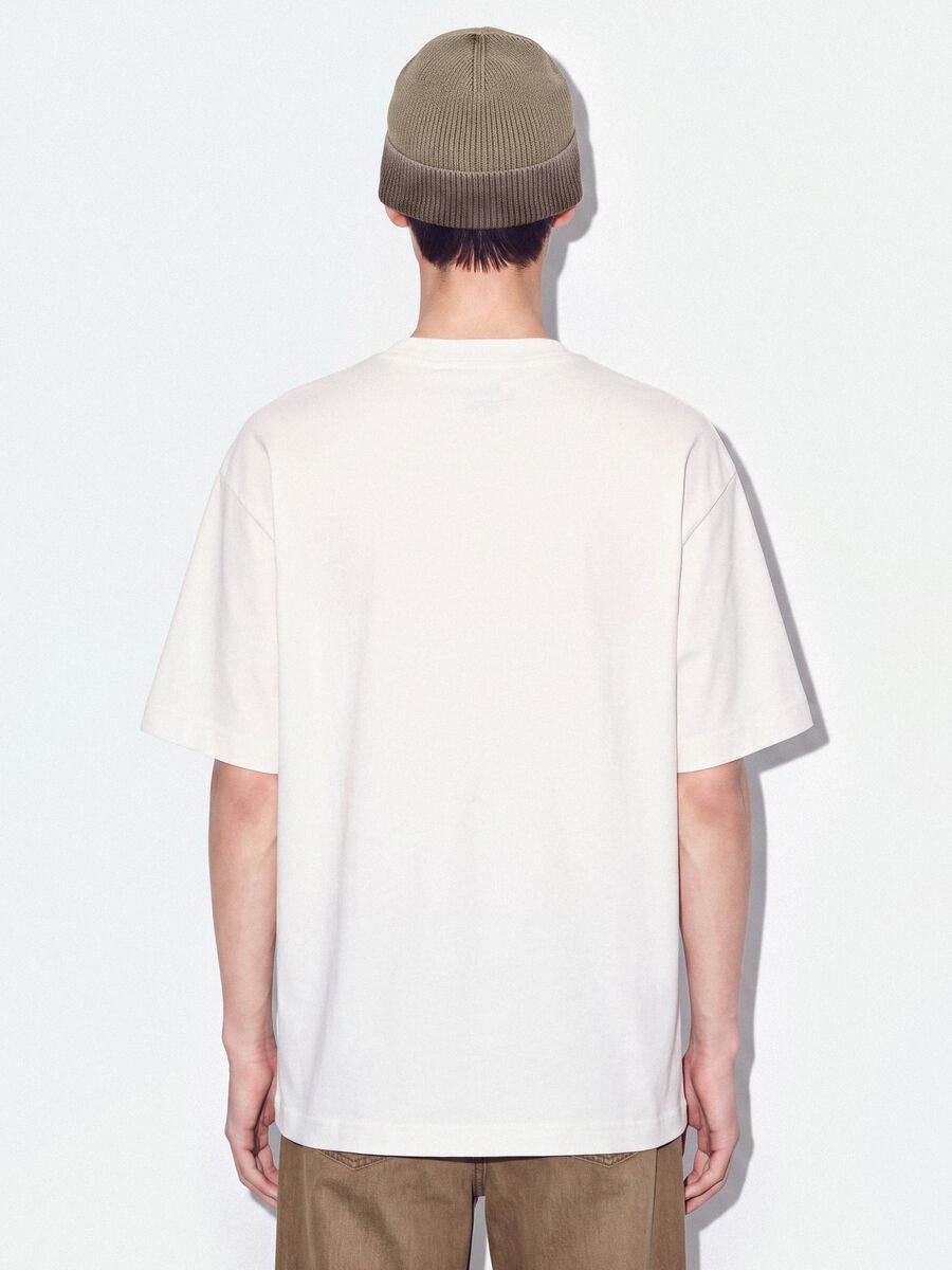 Wei&szlig;es T-Shirt aus reiner Baumwolle mit Rundhalsausschnitt und Brusttasche, Boxy Fit_2