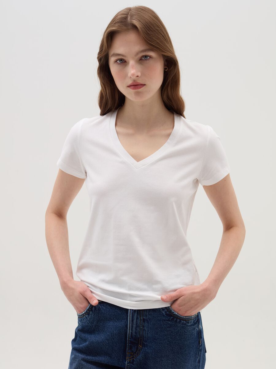 Solid colour T-shirt with V neck_0