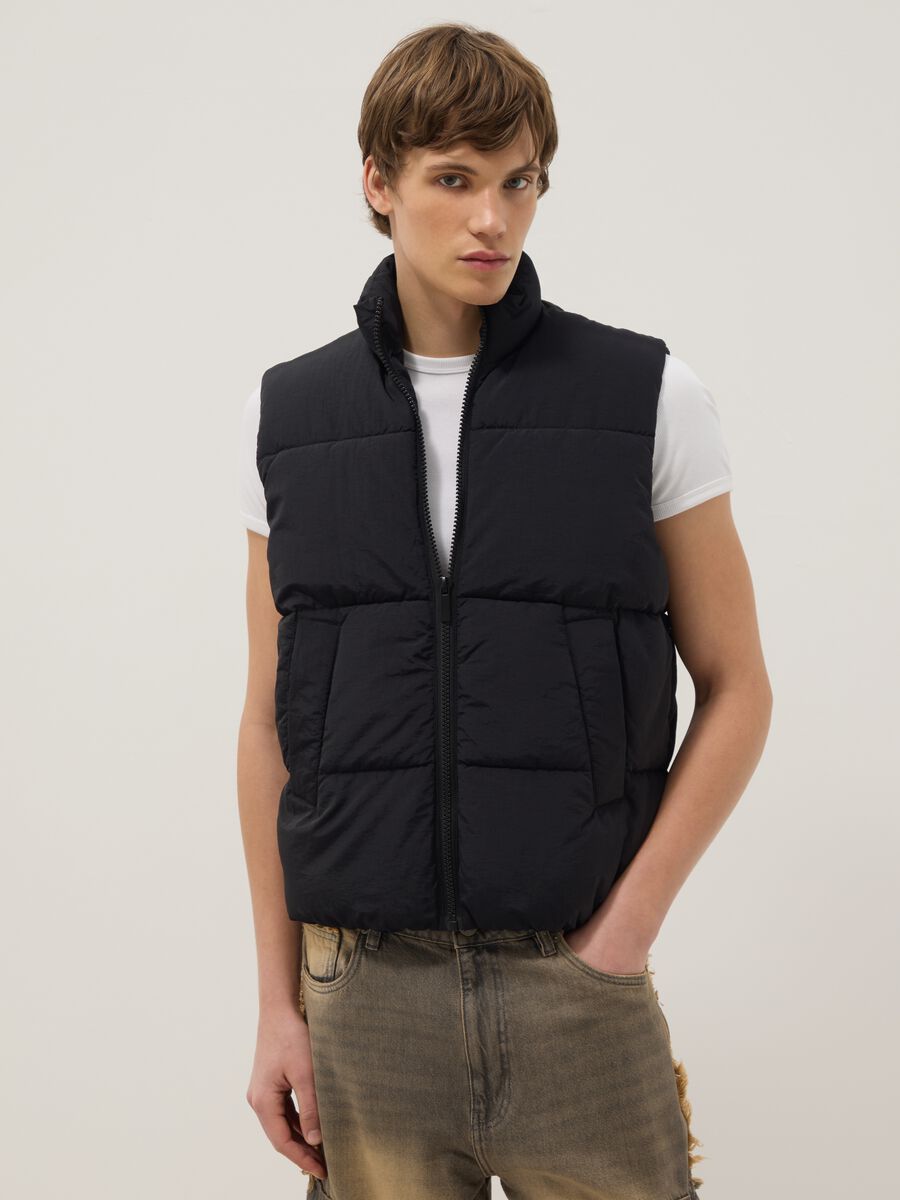 Gilet matelass&eacute; noir coupe regular avec zip_0