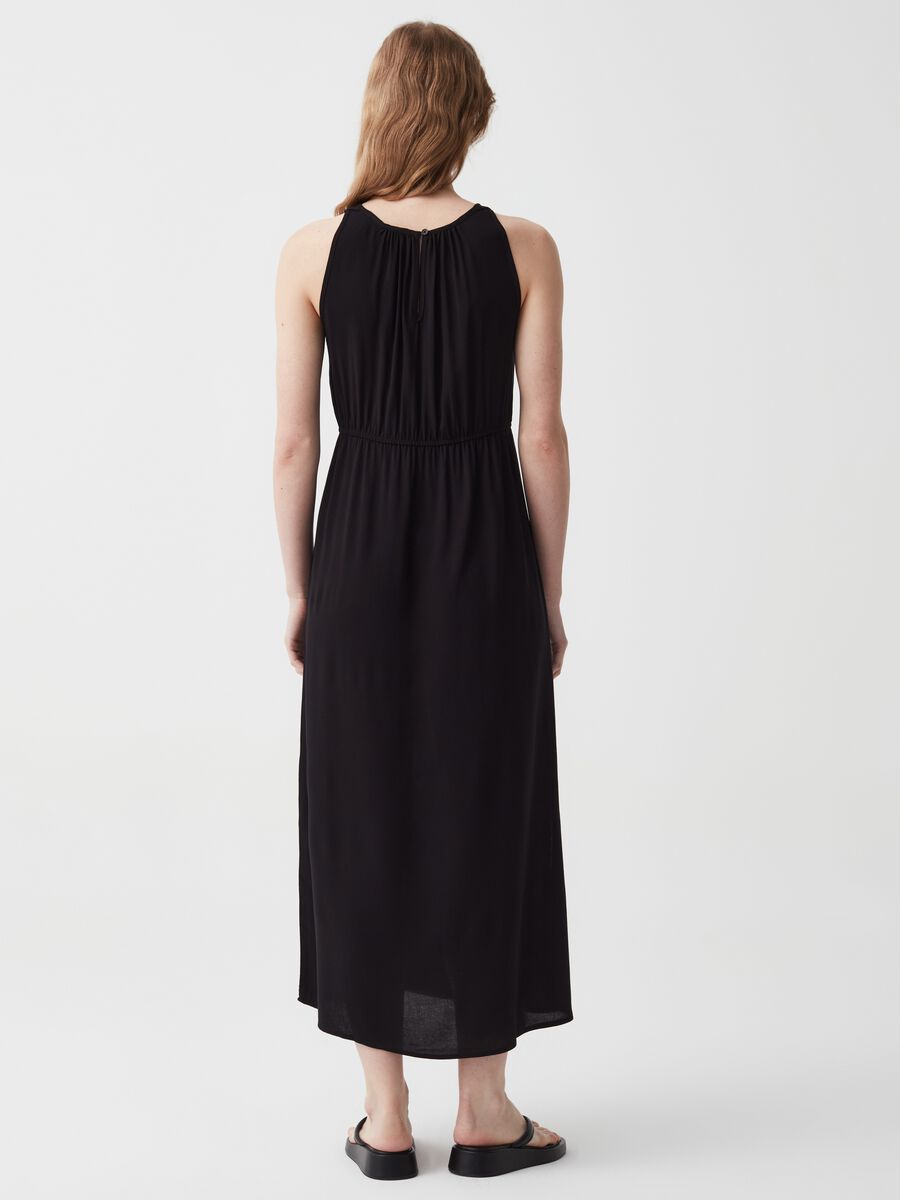 Long dress in viscose with halter neck_1