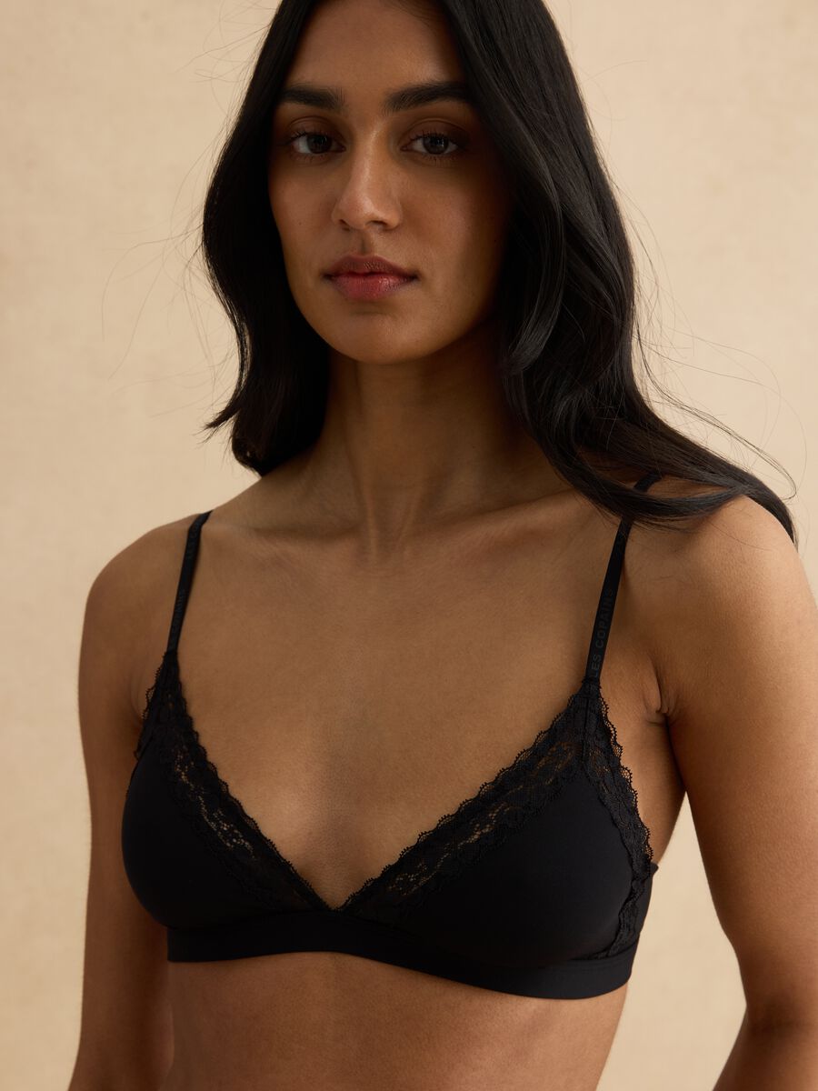 Black Triangle Bra with Lace Details_0