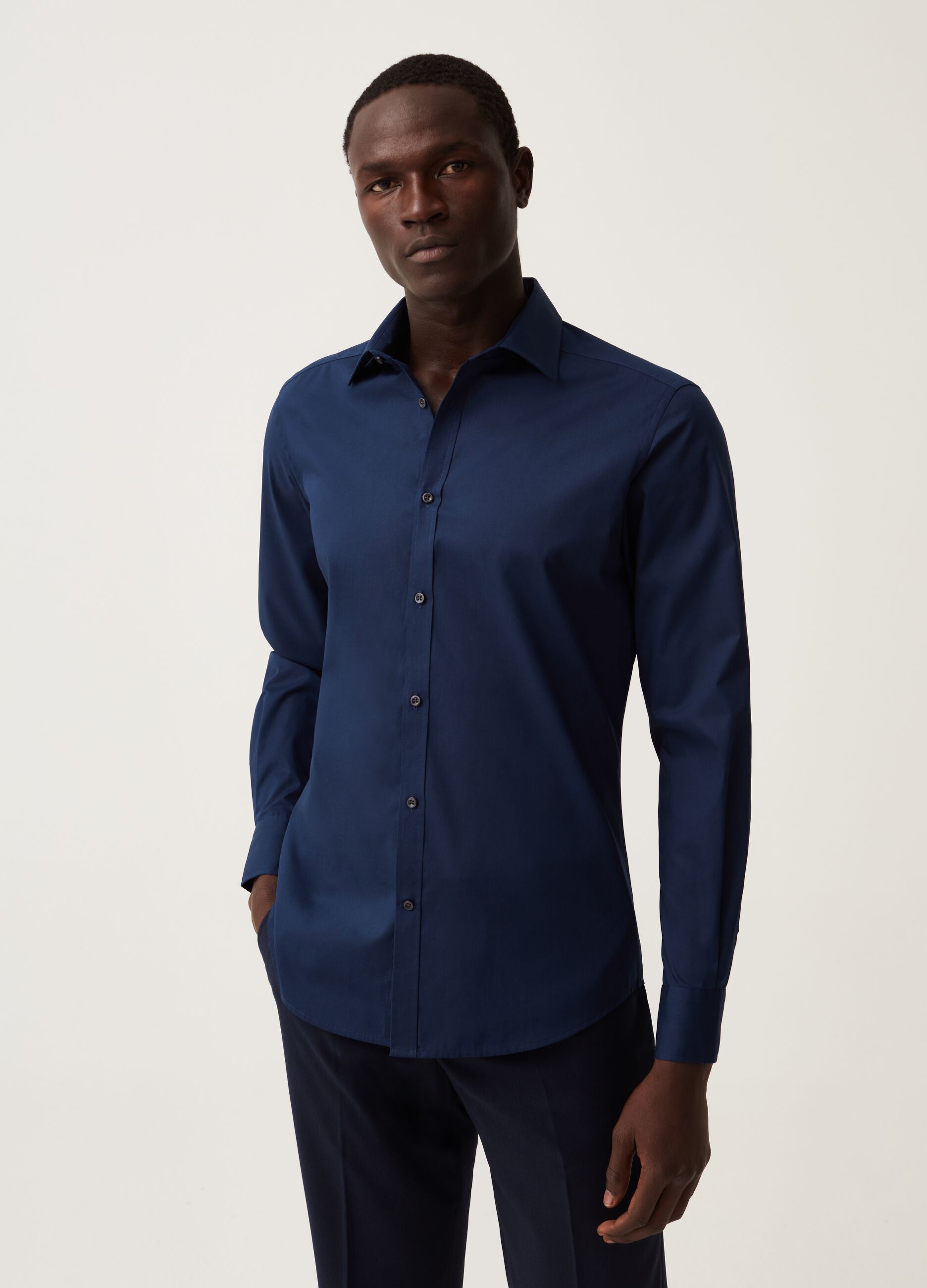 Slim-fit easy-iron solid colour shirt