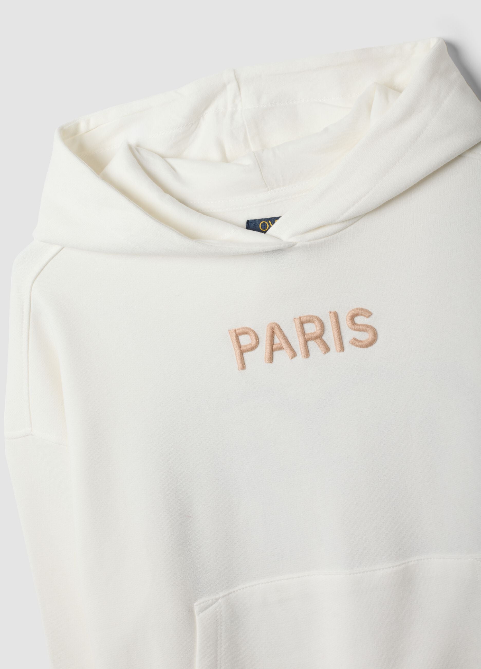 Sweatshirt branca com capuz em 100% algod&atilde;o, corte oversize e estampado &ldquo;Paris&rdquo;