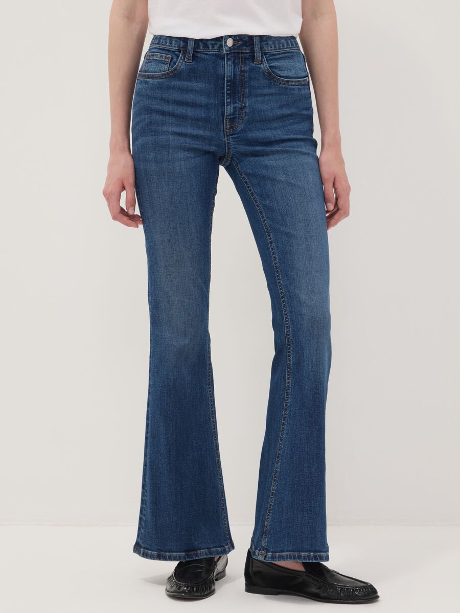 Blaue Flare-Jeans aus Stretch-Baumwolle_1
