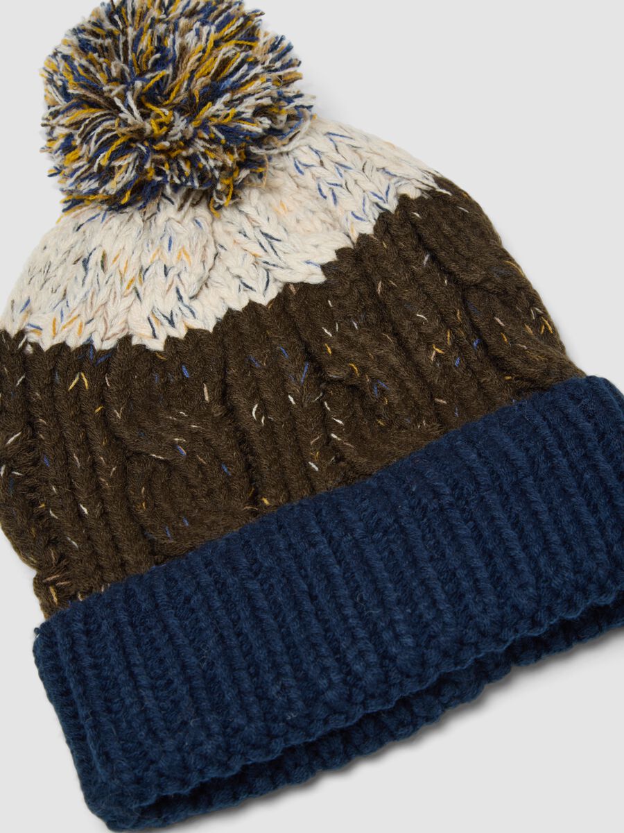 Blue and brown knitted beanie with pom-pom_1