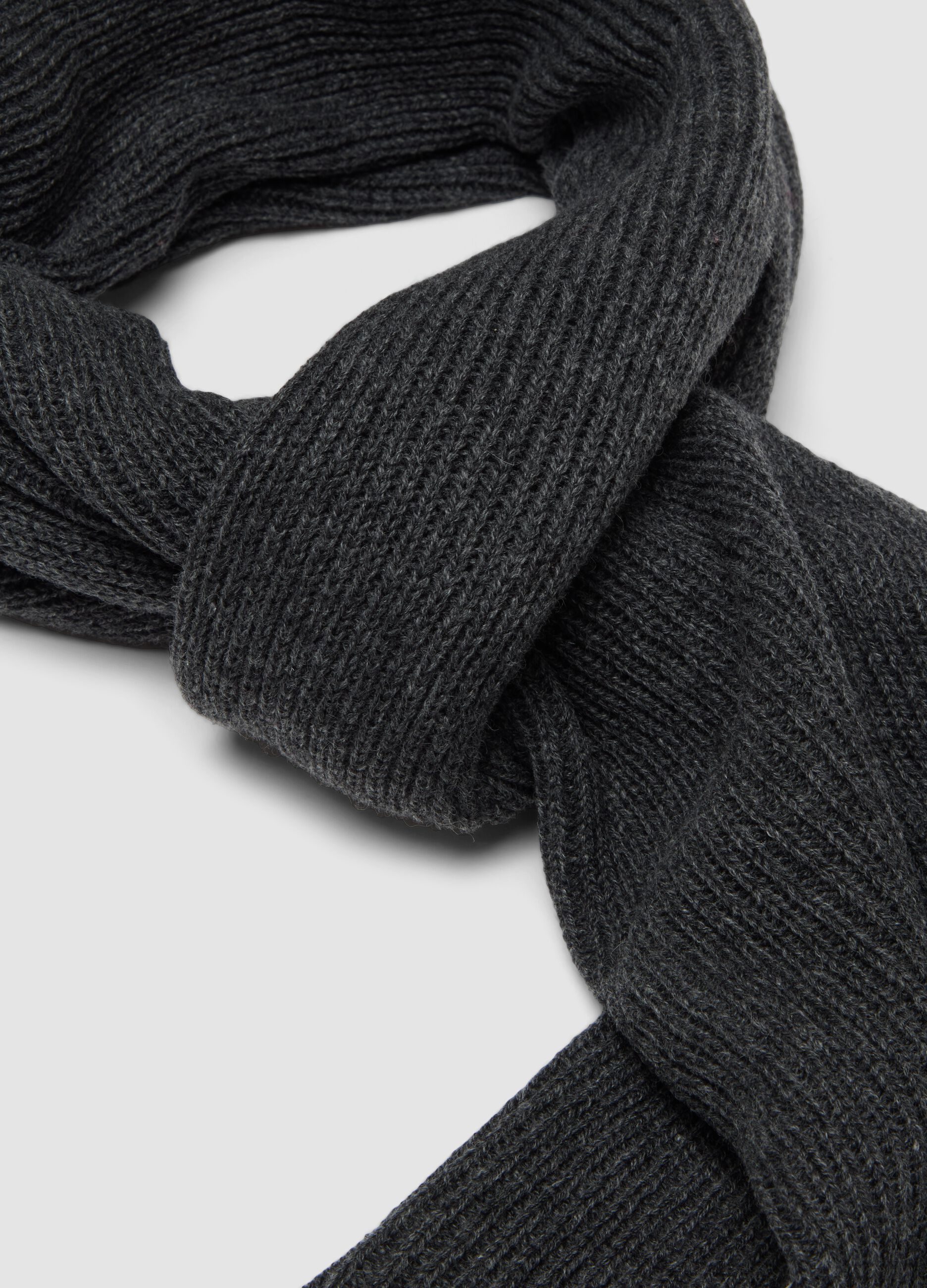 Sciarpa grigia in puro cashmere a coste