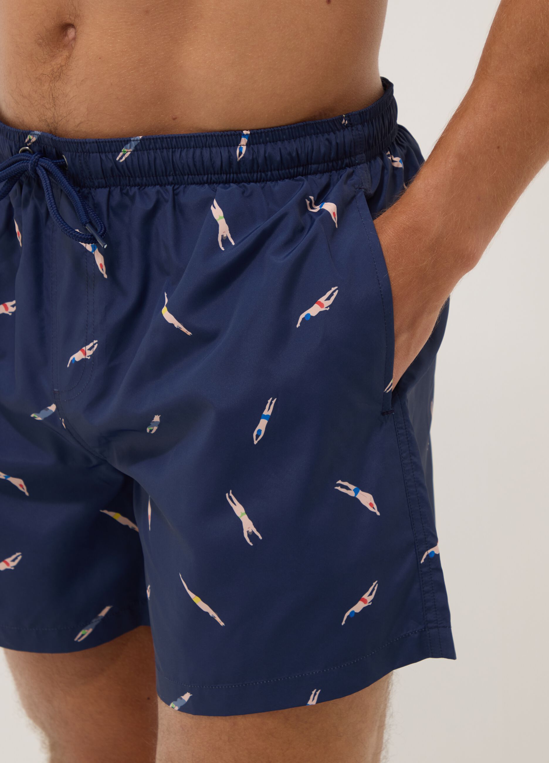 Blaue Boxer-Badeshorts mit Allover-Print