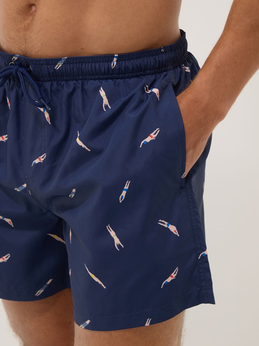 Blue boxer swim shorts with all-over print_3