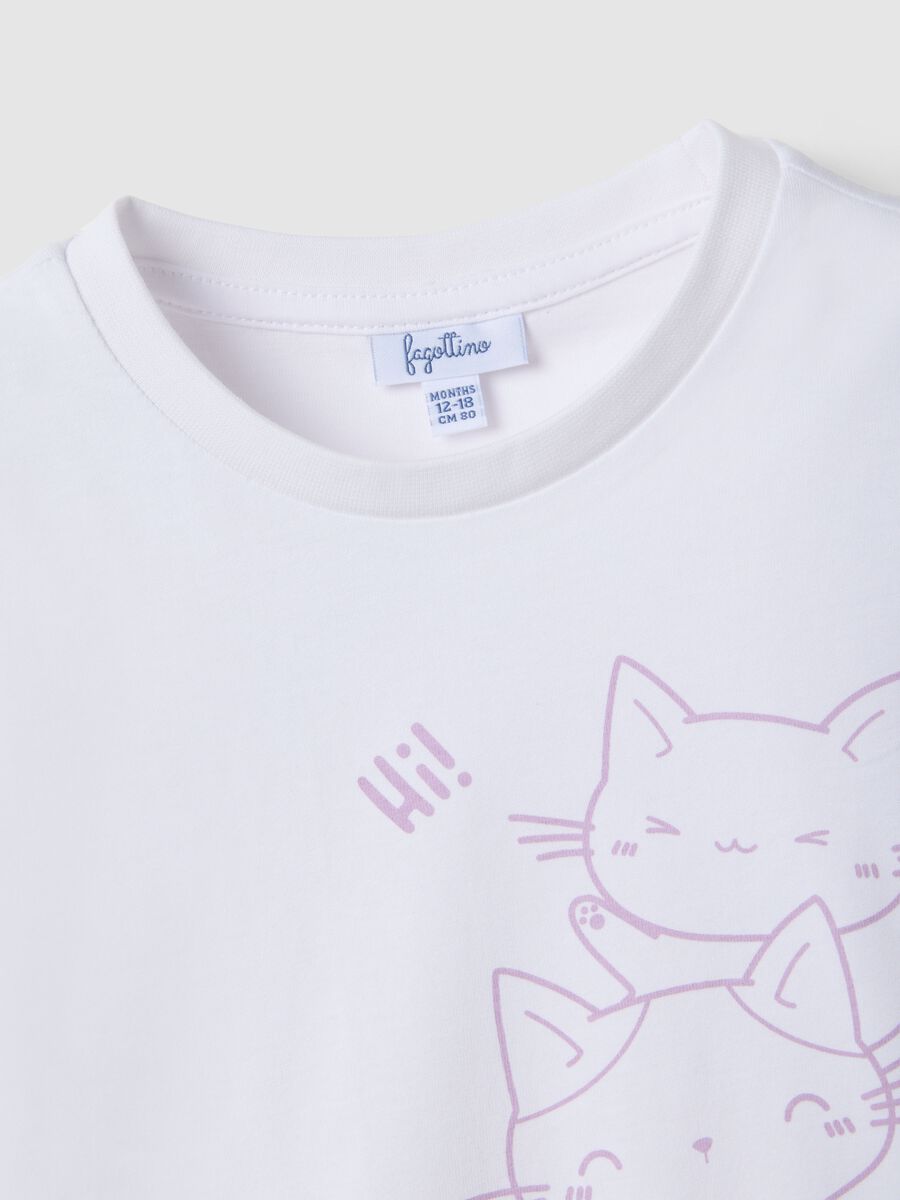 Wei&szlig;e Baumwoll-T-Shirt f&uuml;r M&auml;dchen mit Katzenmotiv, regul&auml;re Passform_2