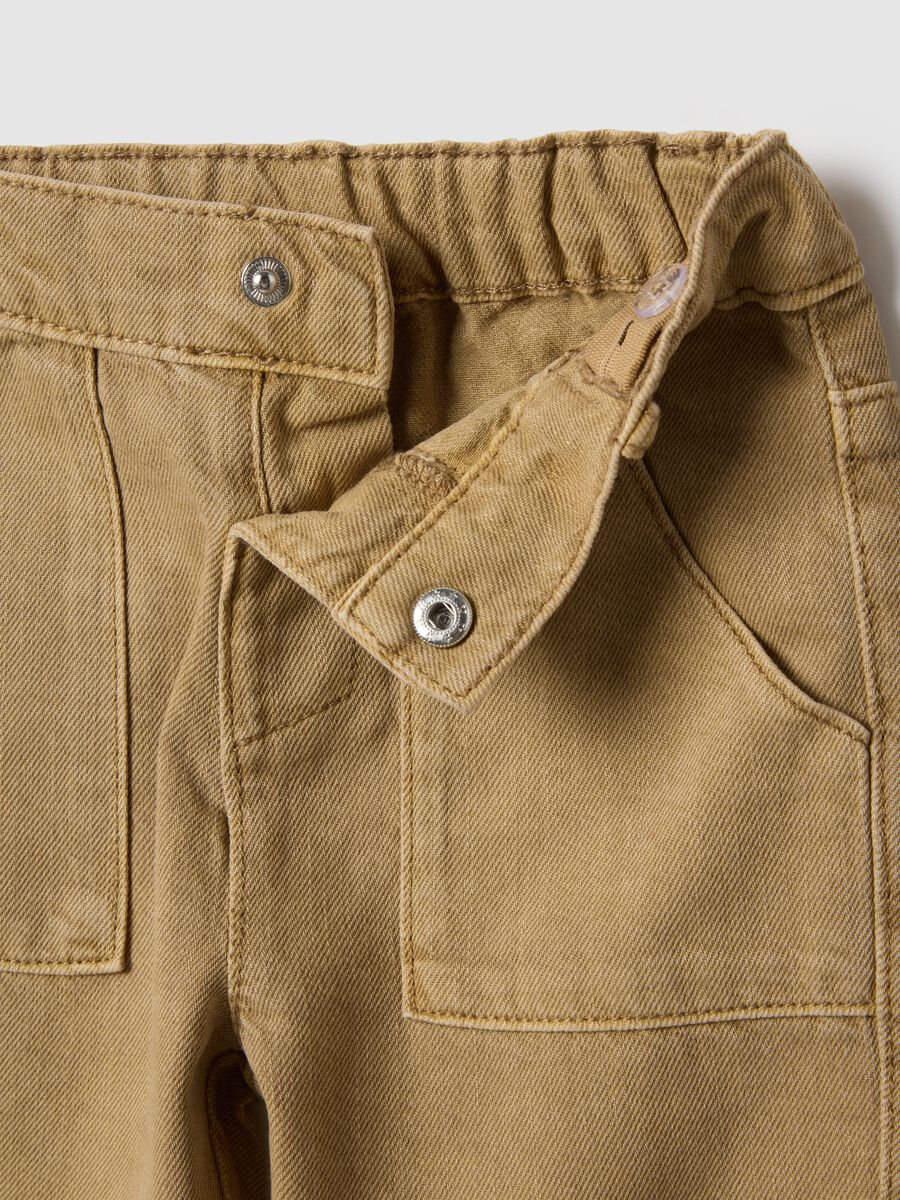 Beige pure cotton regular fit trousers for boys_2