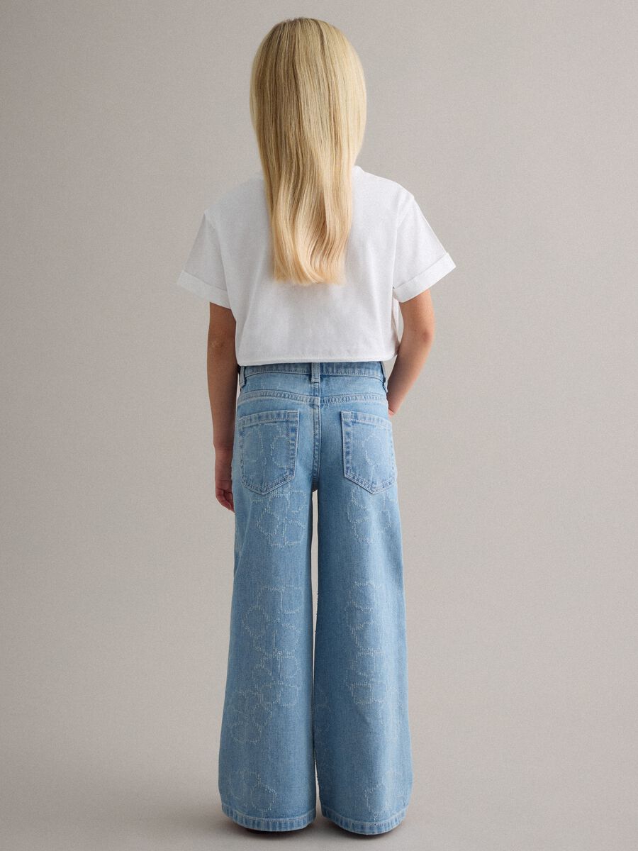 Jeans largos em algod&atilde;o puro azul claro para menina com estampado floral_1