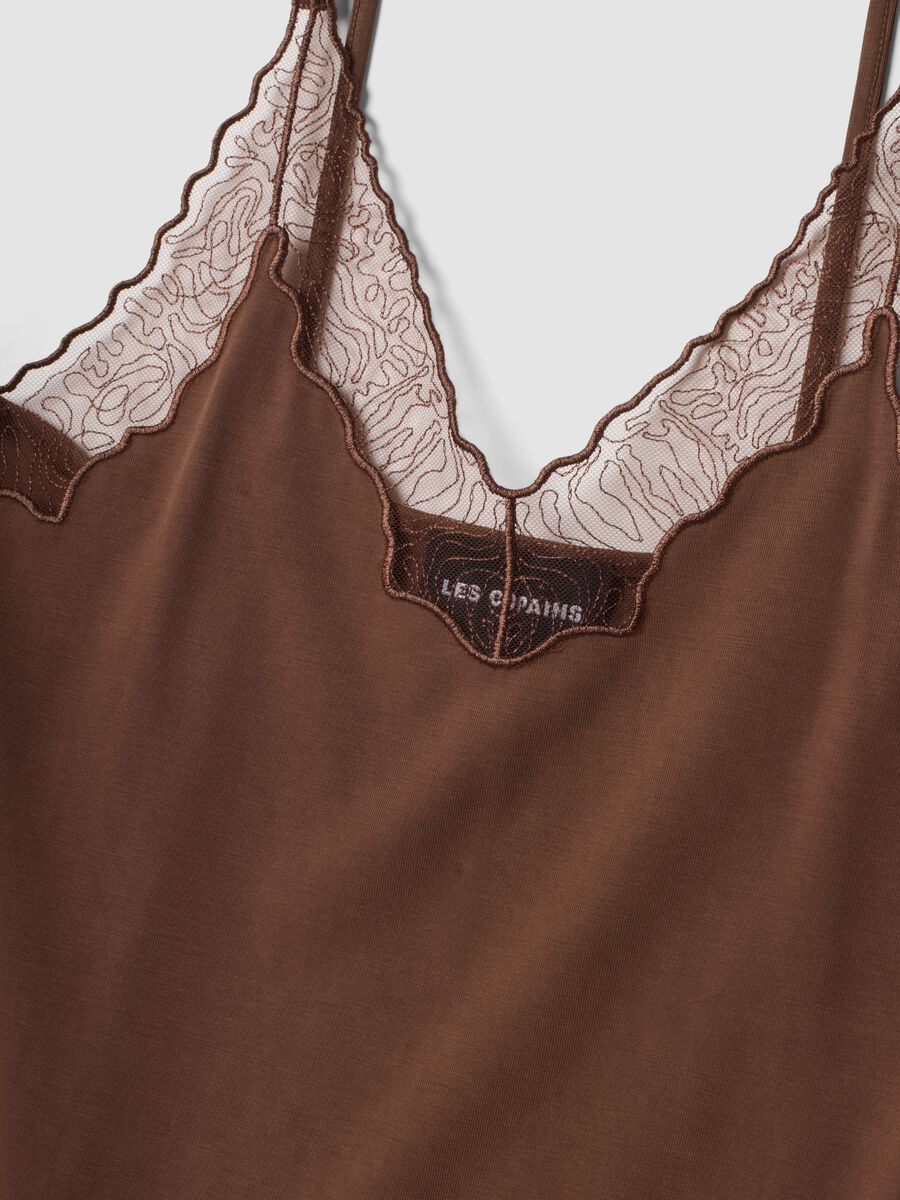 Tank top marrone in viscosa elasticizzata con pizzo e scollo a V_5