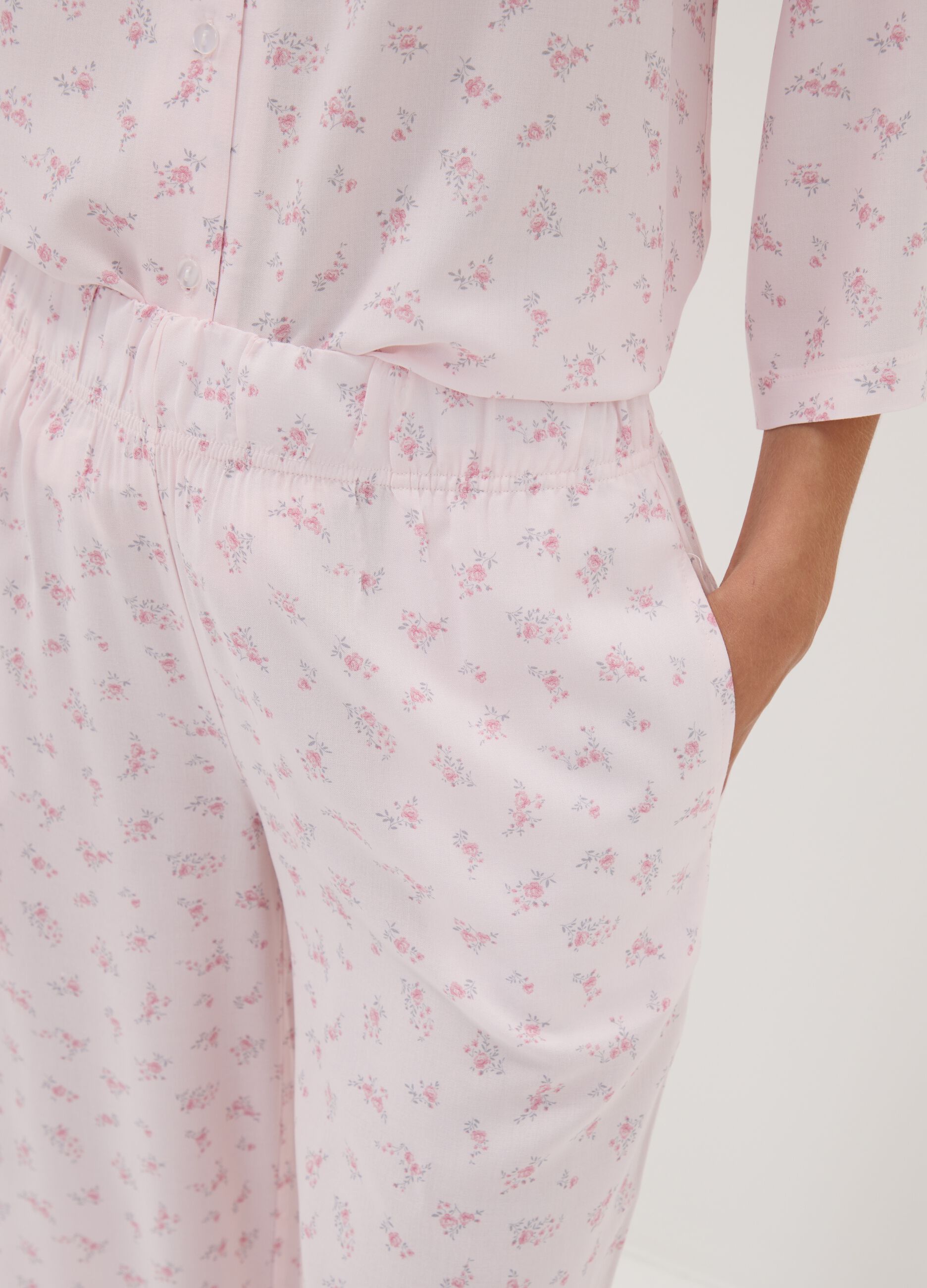 Rosa Pyjamahose aus reiner Viskose mit Blumenmuster