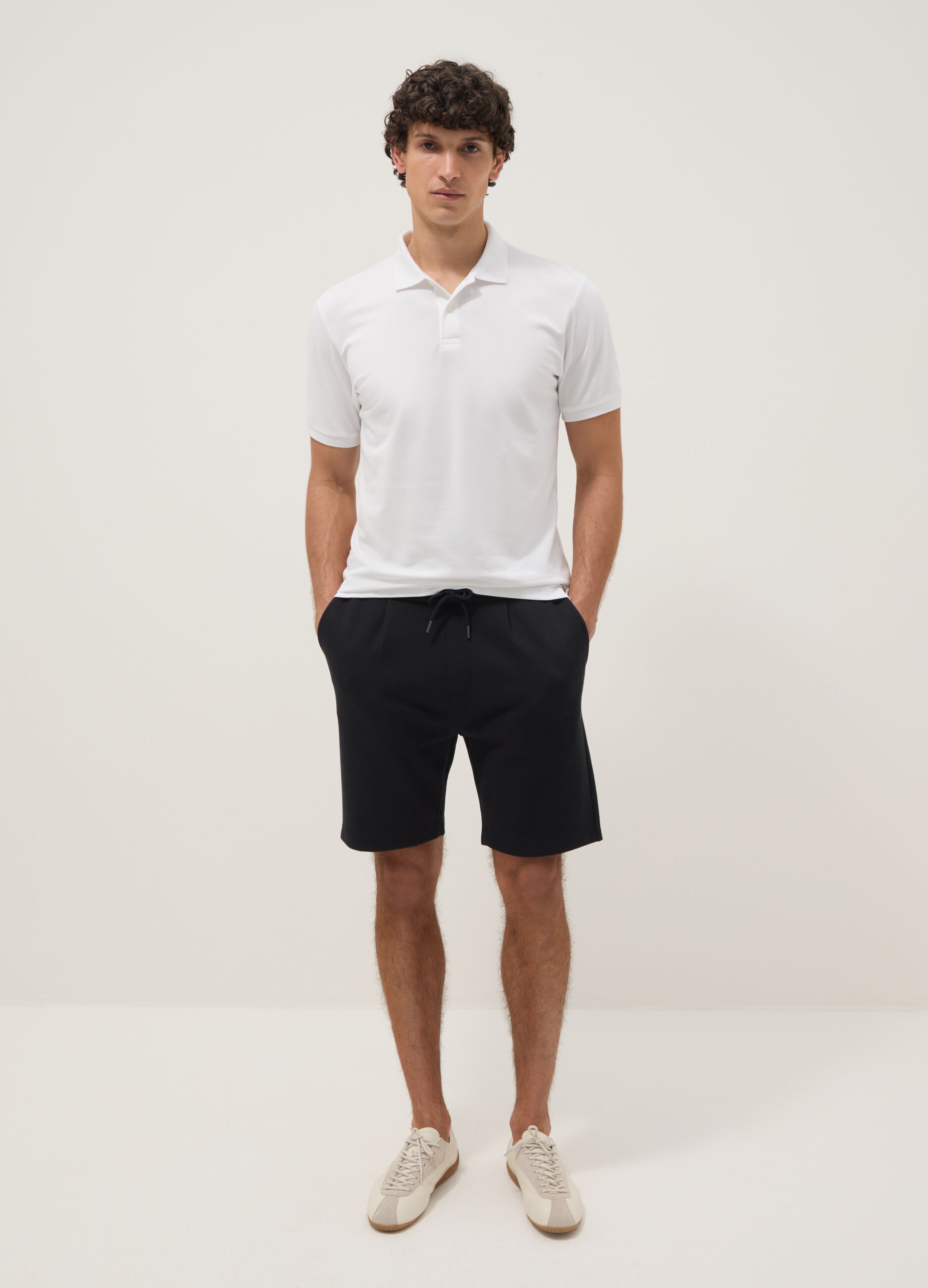 Schwarze Regular-Fit-Shorts aus reiner Baumwolle mit Kordelzug