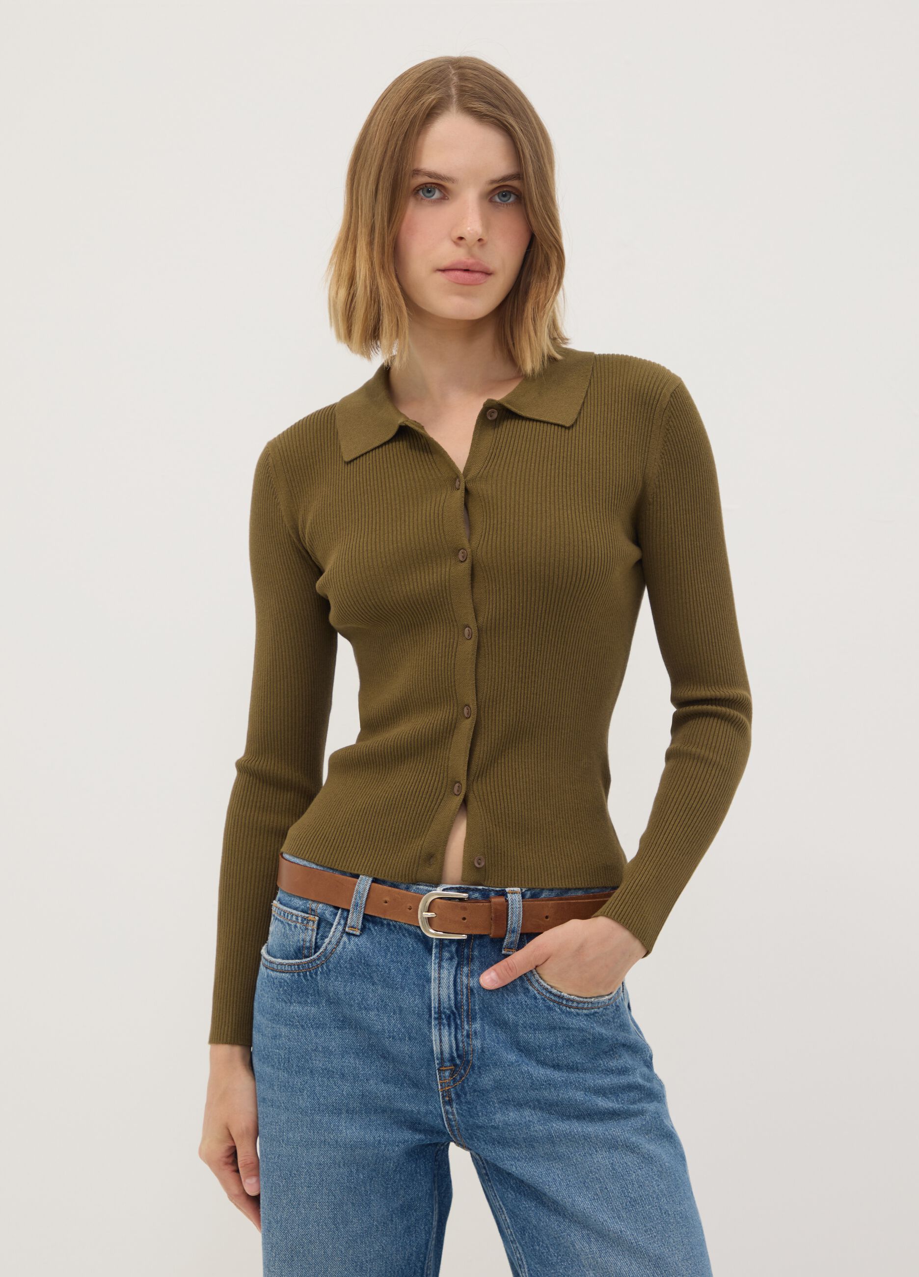 Cardigan fitted verde a coste in misto viscosa con colletto polo