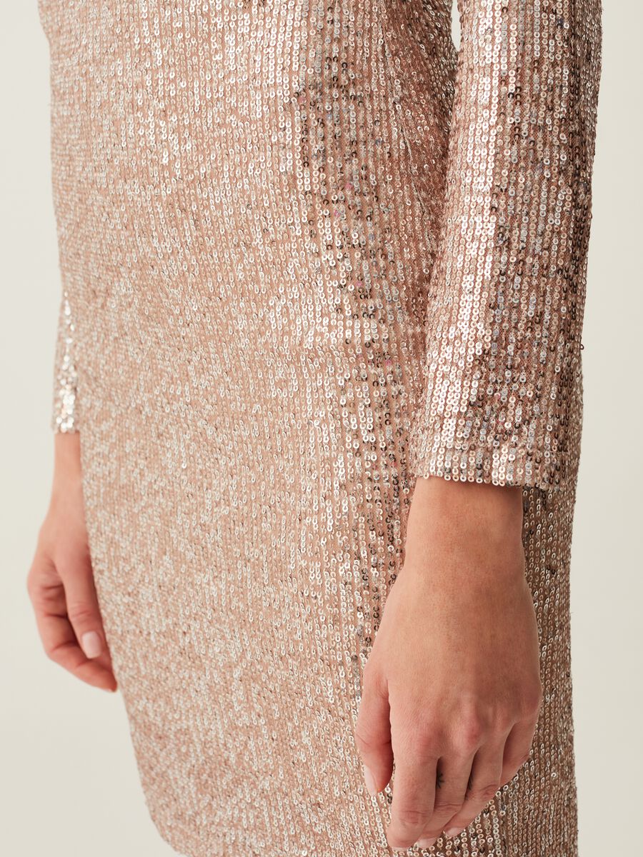Short dress with sequins and V neck_3
