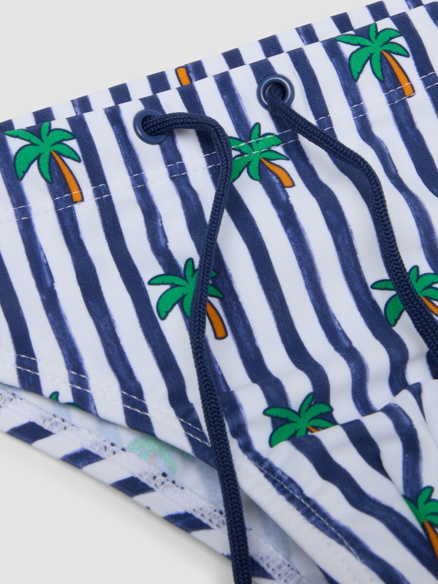 Blaue Swim-Briefs aus Stretchmaterial_2