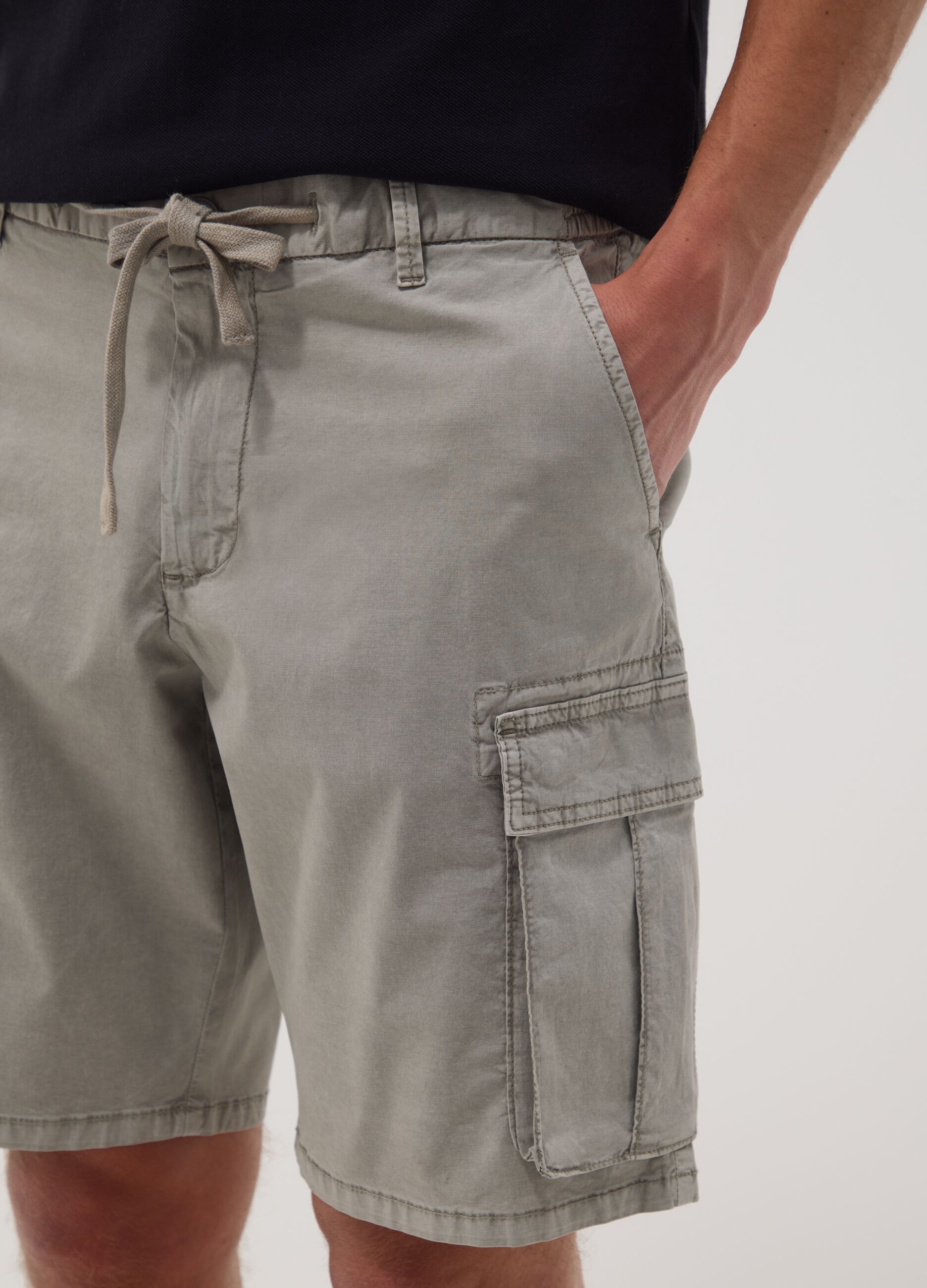 Graue Cargo-Shorts aus elastischer Baumwolle