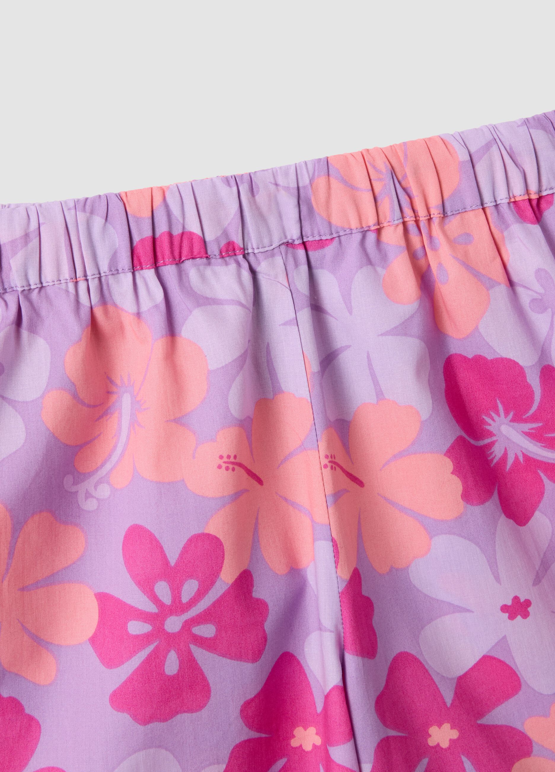 Conjunto roxo em algod&atilde;o puro com top e cal&ccedil;as de padr&atilde;o floral