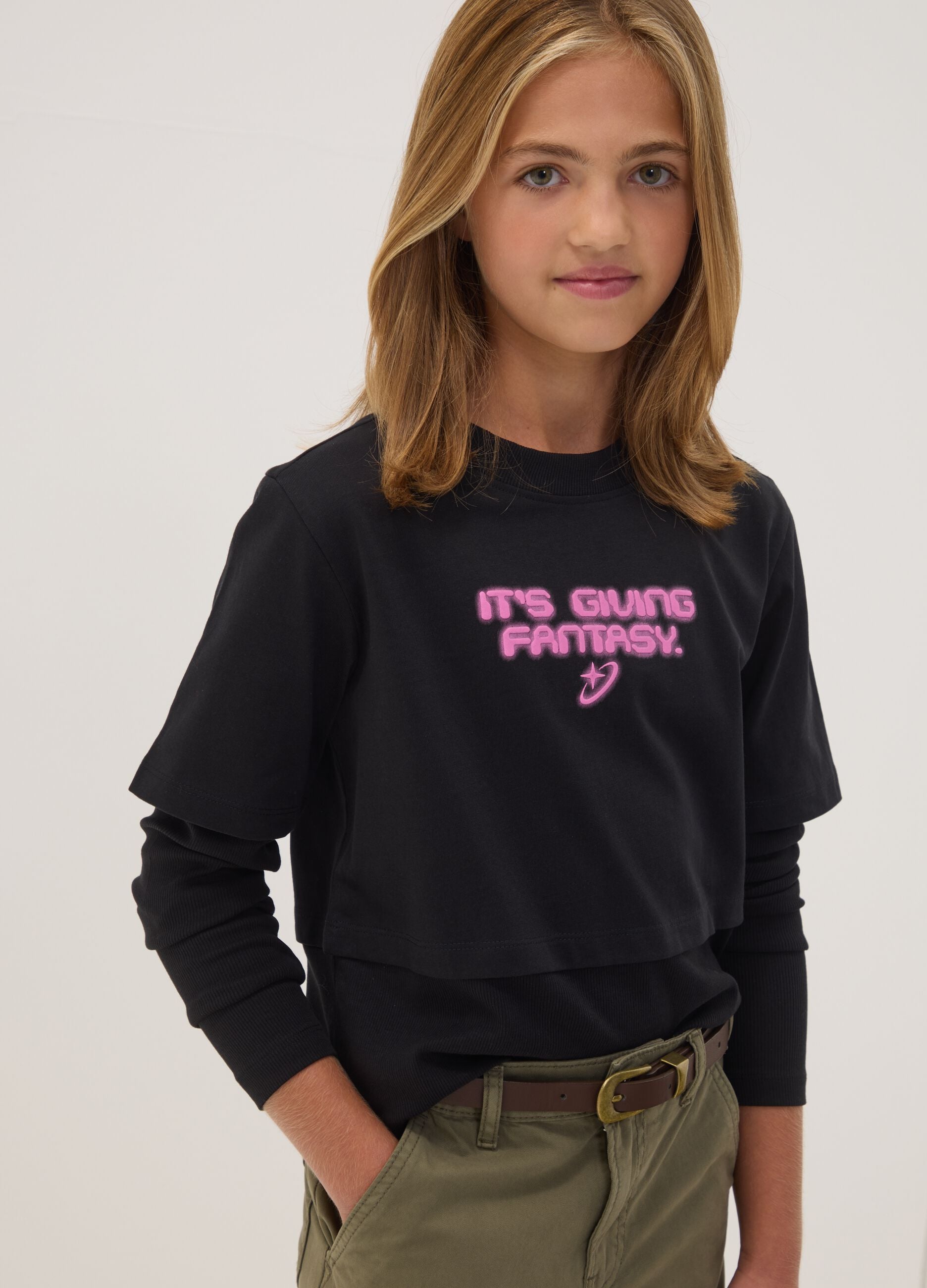 T-shirt noir en pur coton avec col c&ocirc;tel&eacute; et imprim&eacute;, coupe boxy