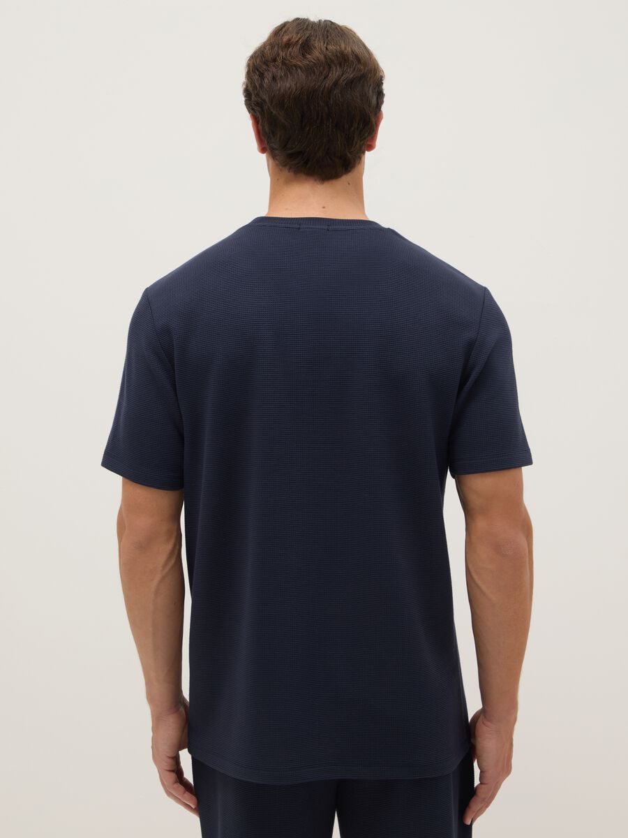 Blaues Pyjama-T-Shirt aus Viskosemischung mit regul&auml;rer Passform_2