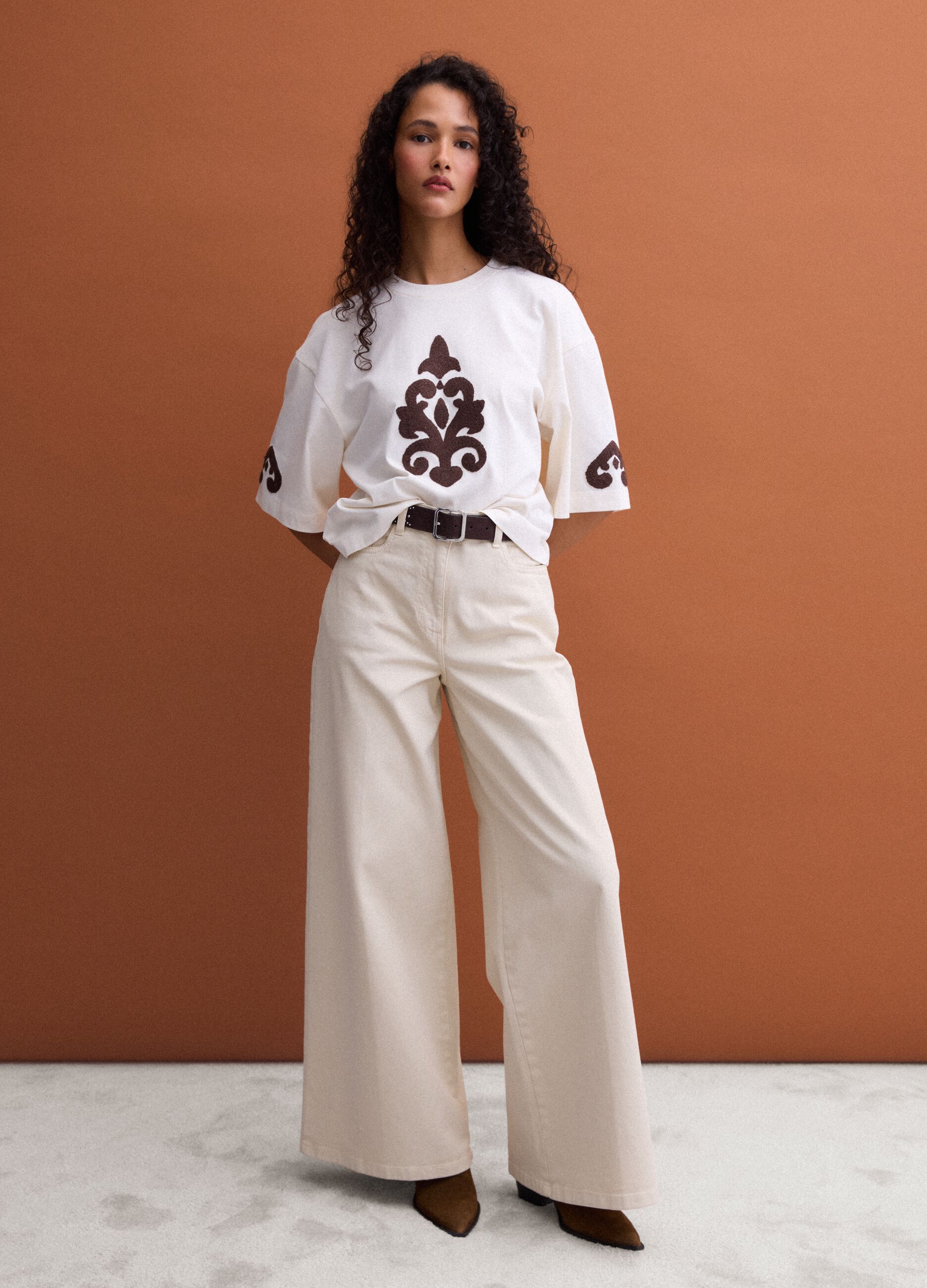 &Mu;&pi;&epsilon;&zeta; T-shirt &alpha;&pi;ό 100% &beta;&alpha;&mu;&beta;ά&kappa;&iota; &mu;&epsilon; &kappa;&epsilon;&nu;&tau;ή&mu;&alpha;&tau;&alpha;, regular fit