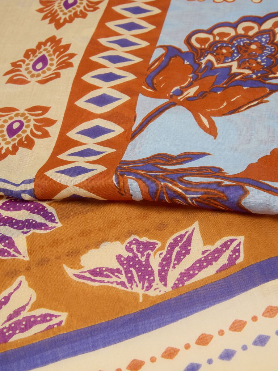 Pa&ntilde;uelo multicolor de algod&oacute;n puro con estampado floral_1