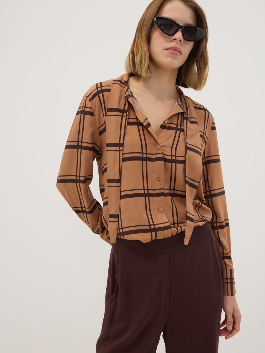 Brown checked pure viscose shirt with neck tie, regular fit_0
