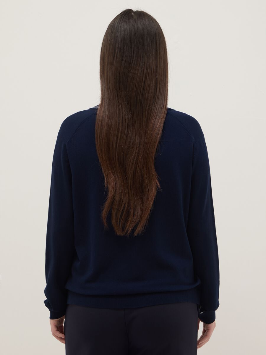 Camisola azul em mistura de viscose com gola polo ajuste regular_2